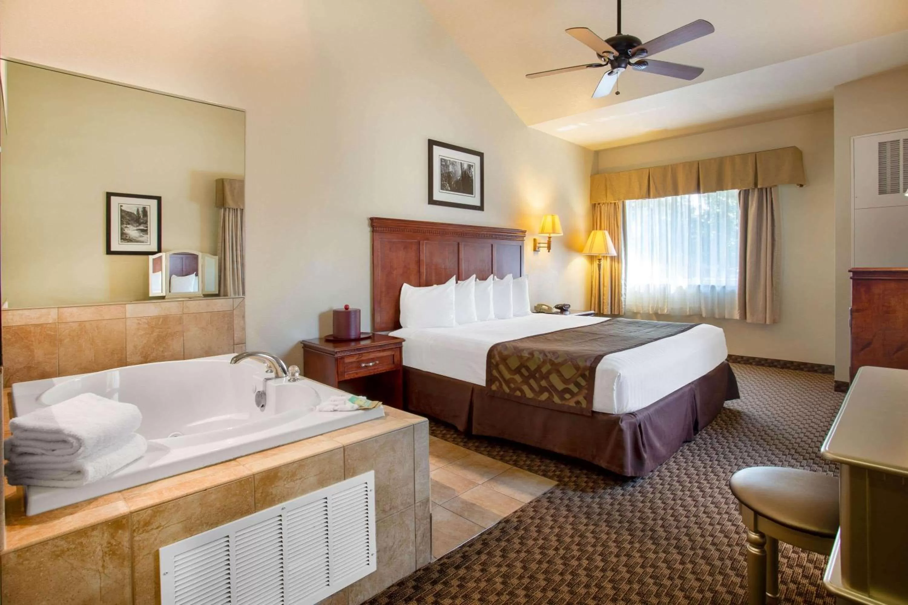 Photo of the whole room, Bed in Montcler Hotel & Conference Center, Trademark by Wyndham
