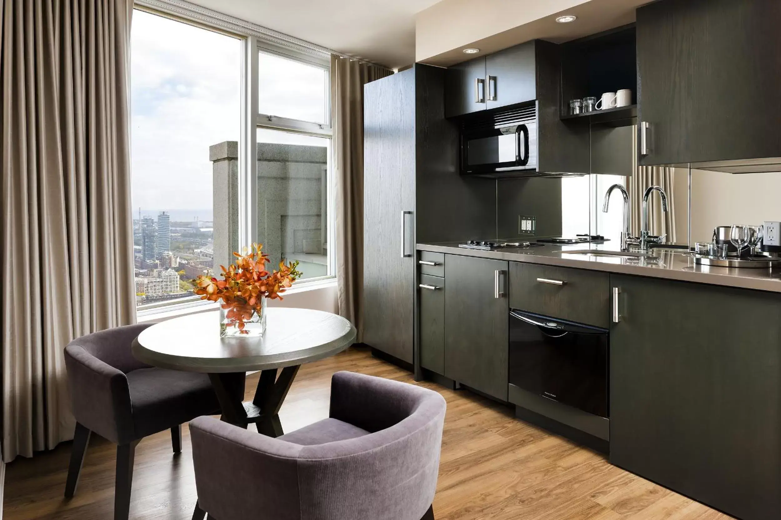 Kitchen or kitchenette, Kitchen/Kitchenette in One King West Hotel and Residence
