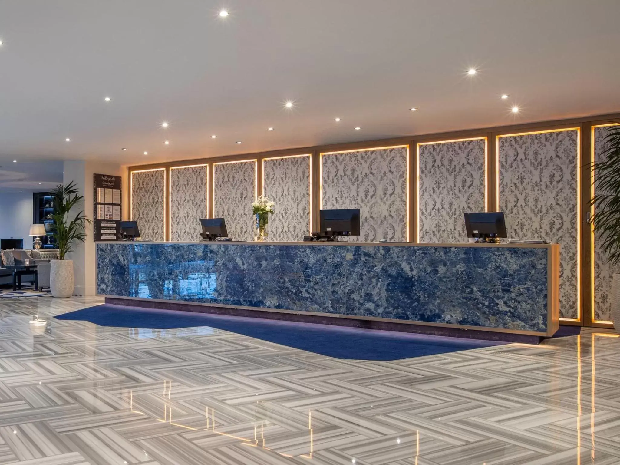 Lobby or reception, Swimming Pool in The Connacht Hotel