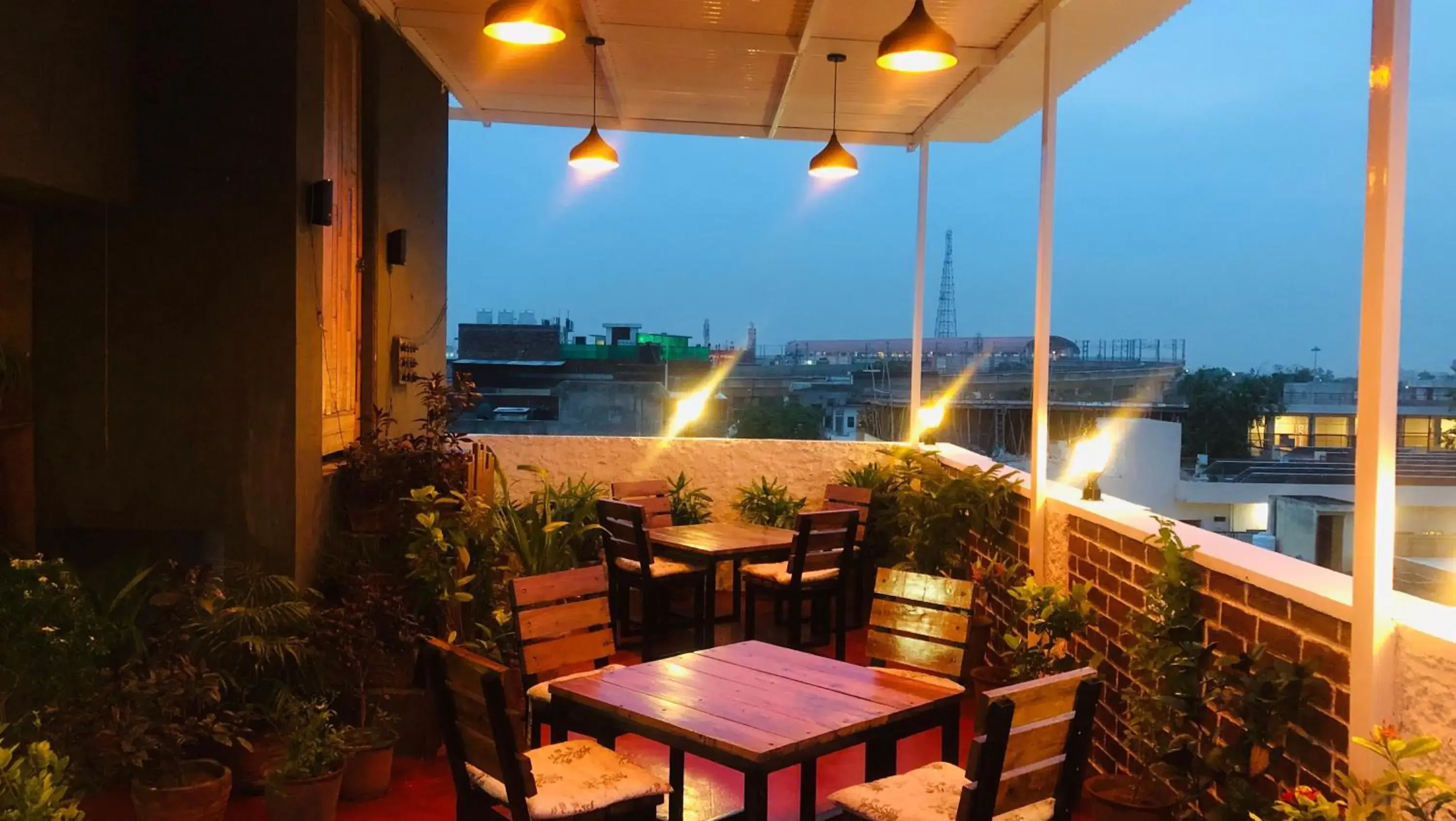 Restaurant/places to eat in Tuk Tuk Backpackers- Near Jaipur Train Station Restaurant/places to eat in Tuk Tuk Backpackers- Near Jaipur Train Station