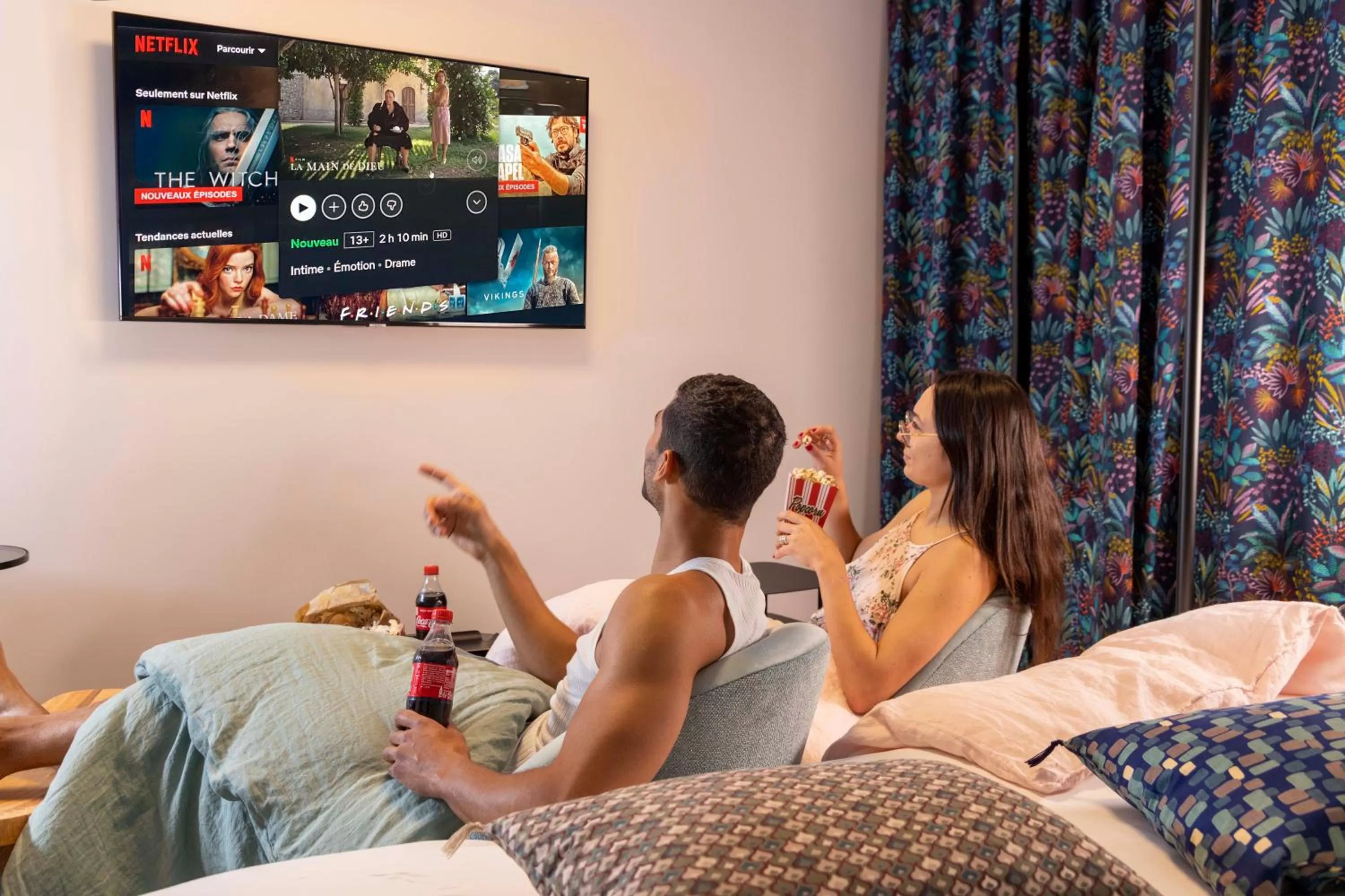 People, Bed in Hôtel Marais Hôme