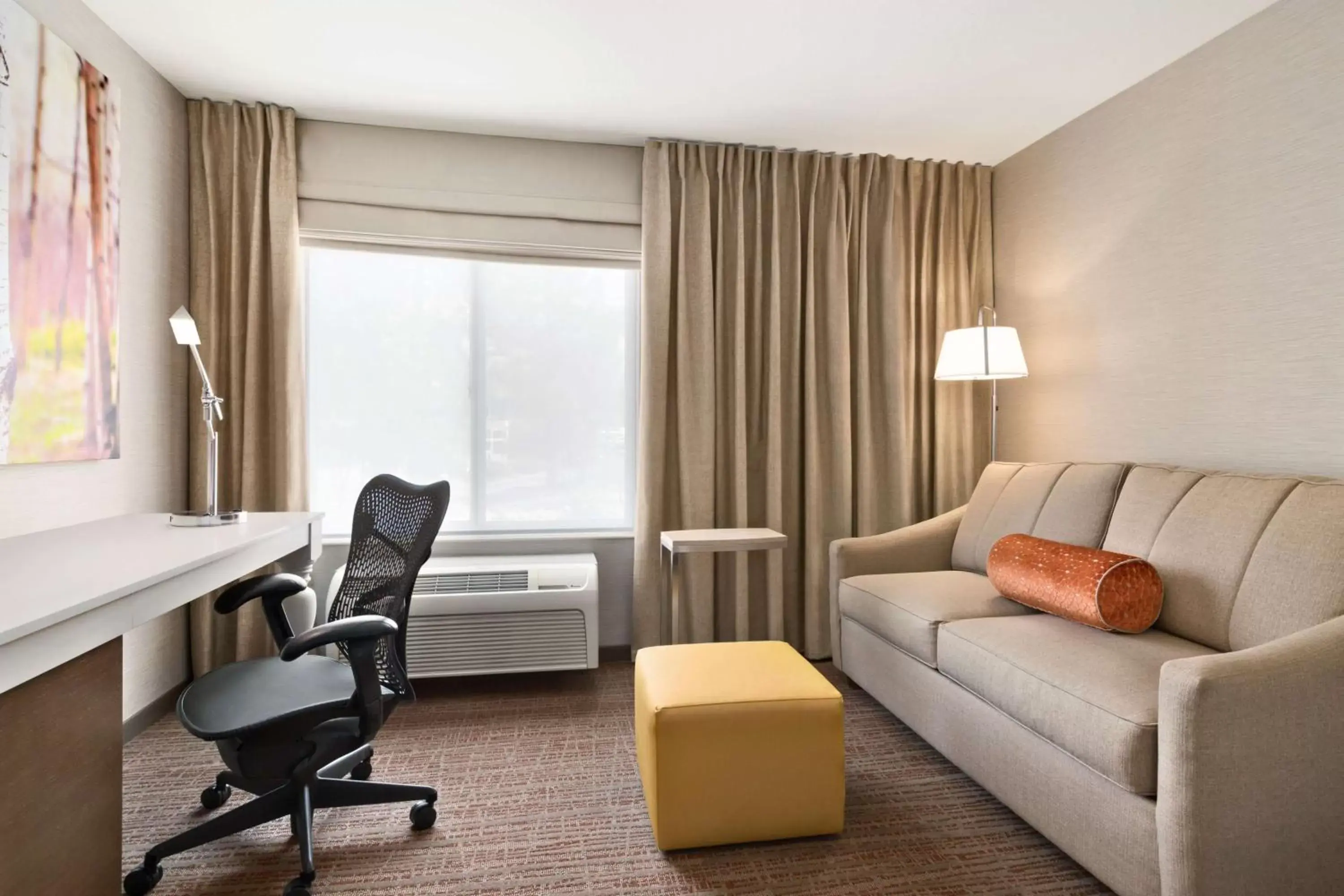 Bedroom, Seating Area in Hilton Garden Inn Flagstaff