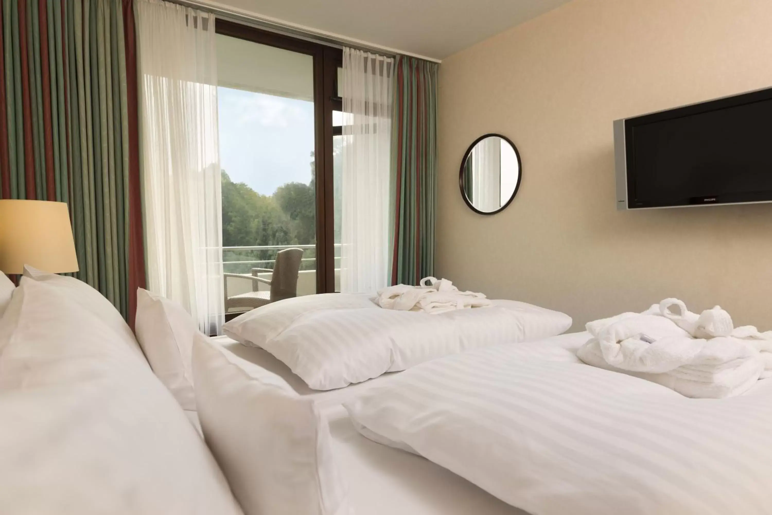 Photo of the whole room, Bed in Maritim Hotel Bad Salzuflen