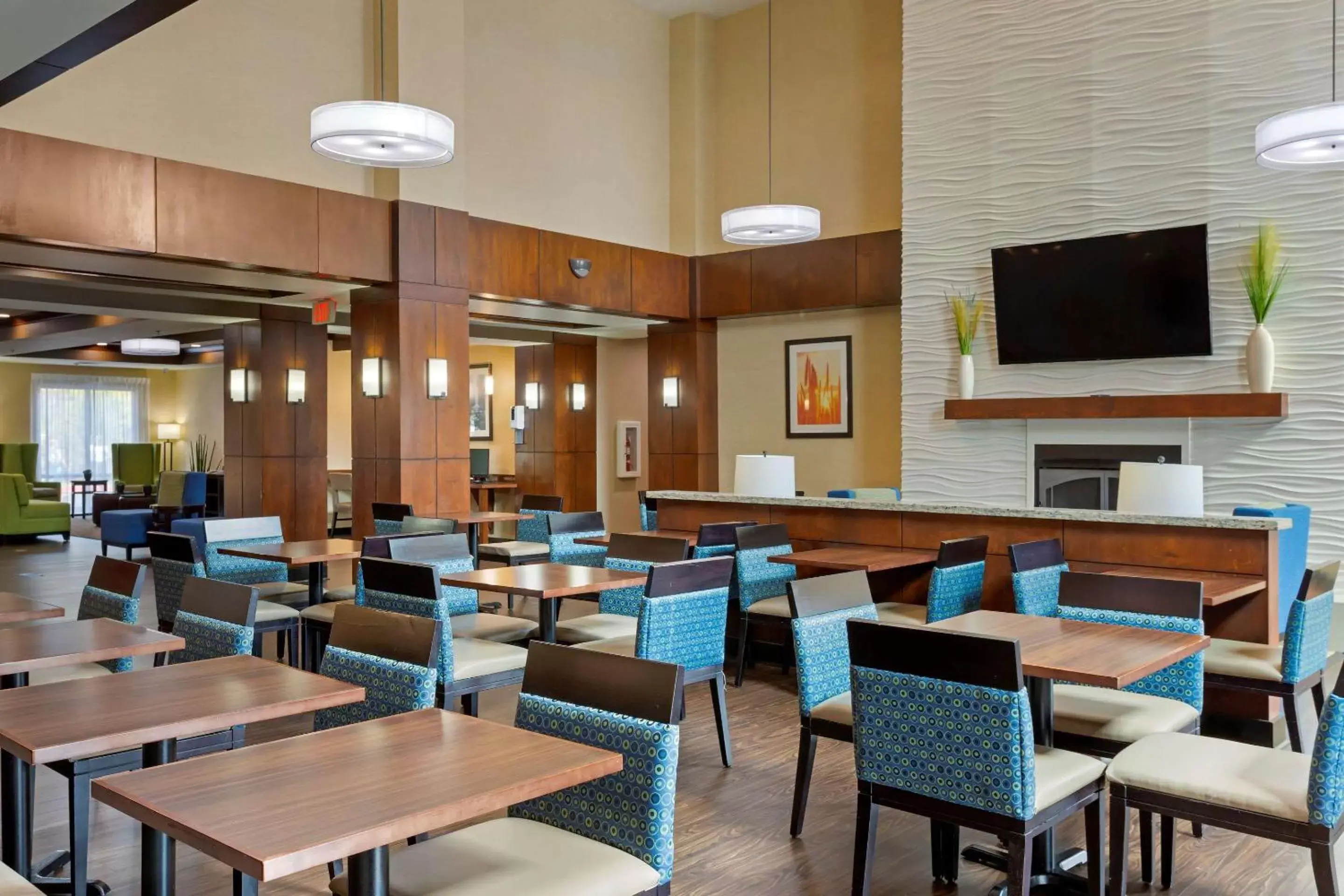 Restaurant/Places to Eat in Comfort Suites Little Rock