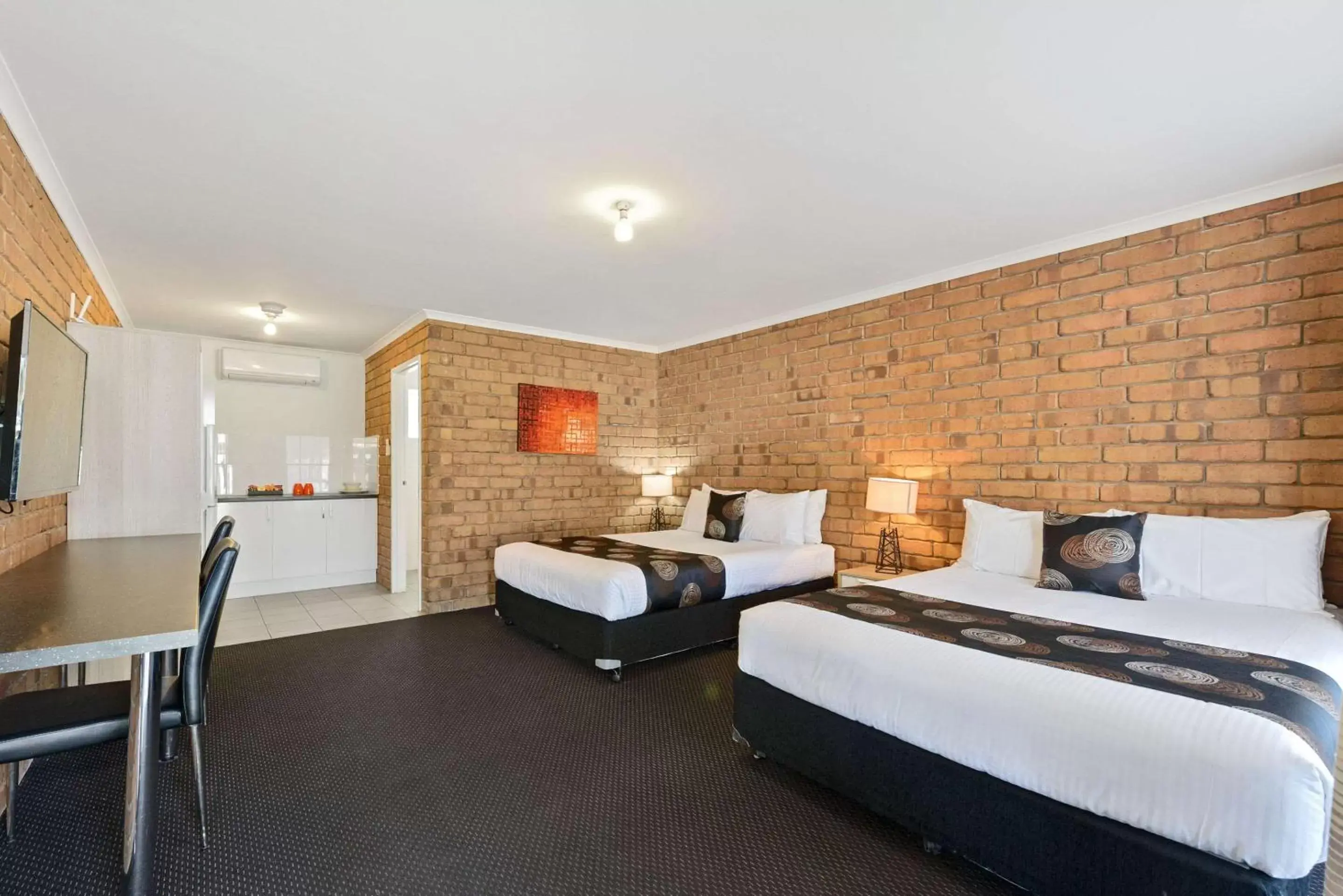 Photo of the whole room, Bed in Comfort Inn Flinders on Main