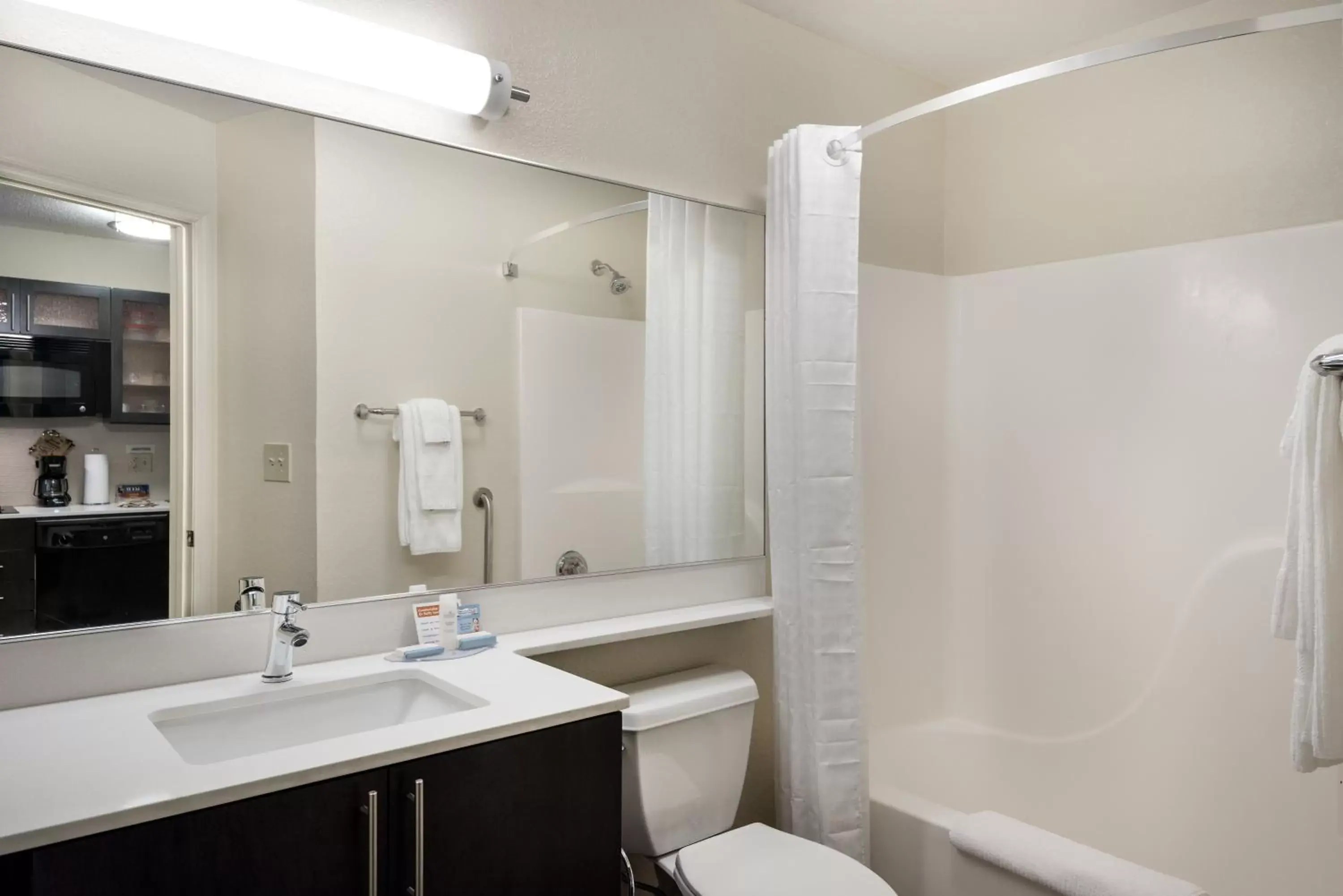 Two-Bedroom Suite with Oner King Bed and One Queen Bed in Candlewood Suites - Charlotte - Arrowood by IHG Two-Bedroom Suite with Oner King Bed and One Queen Bed in Candlewood Suites - Charlotte - Arrowood by IHG