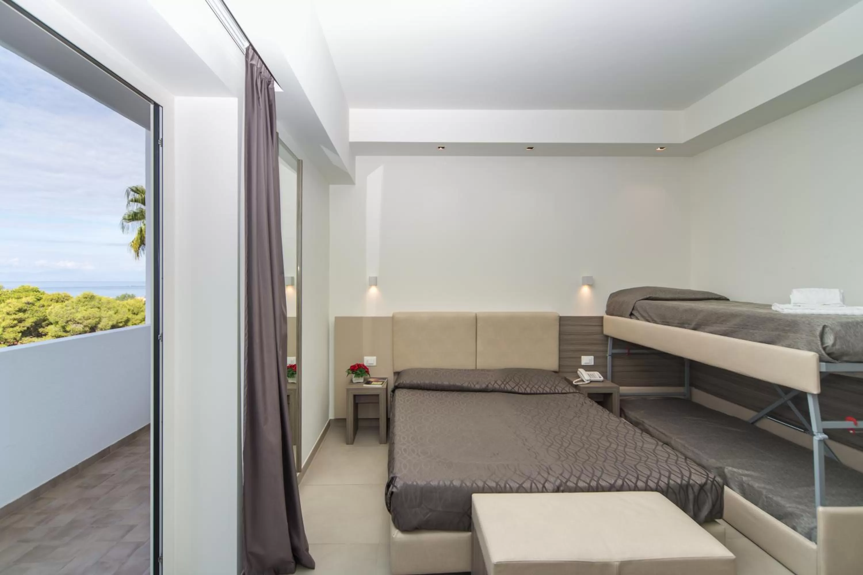 bunk bed in Hotel Santa Caterina Village Club