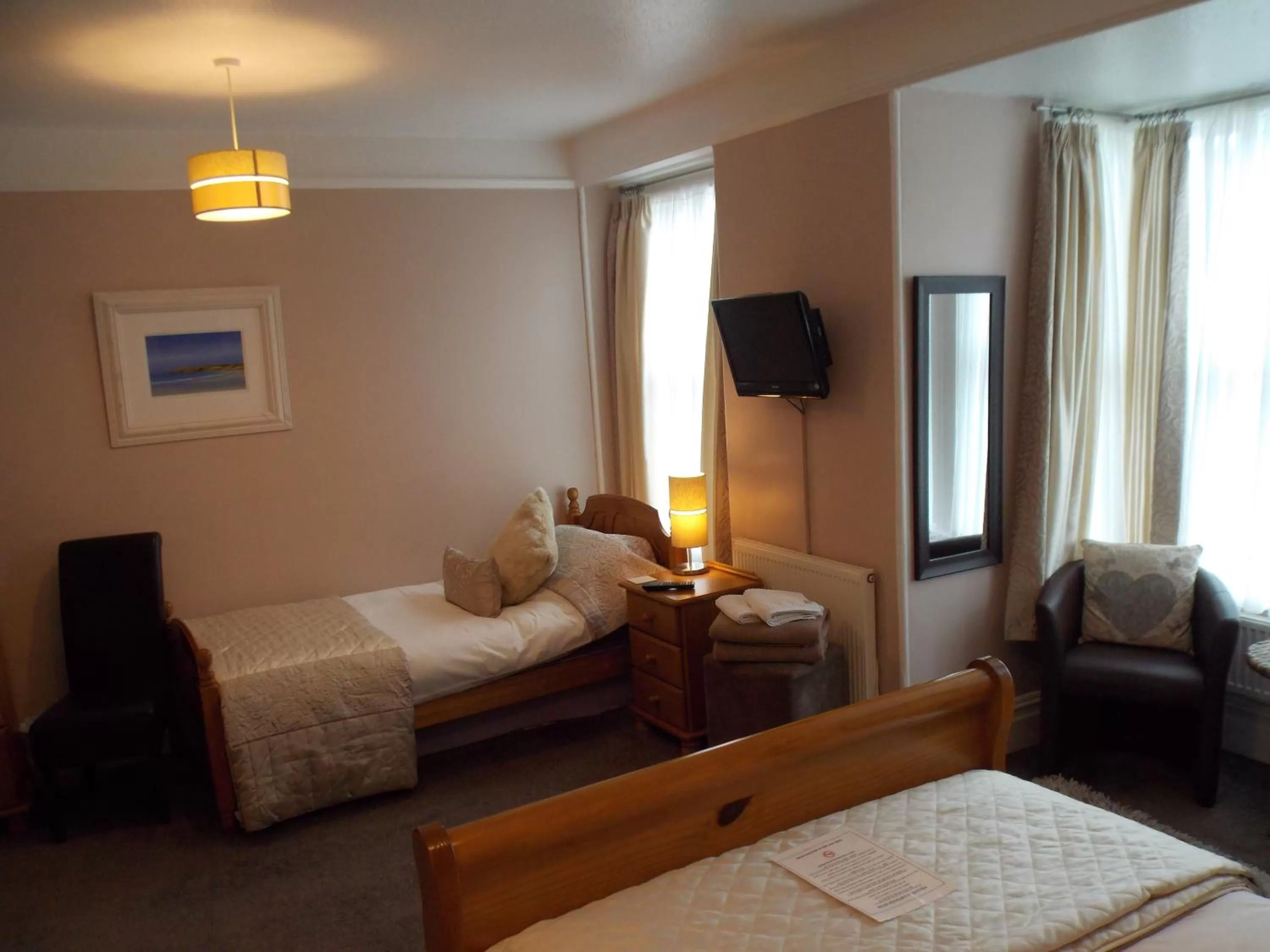 Photo of the whole room, Bed in Chiverton House Guest Accommodation