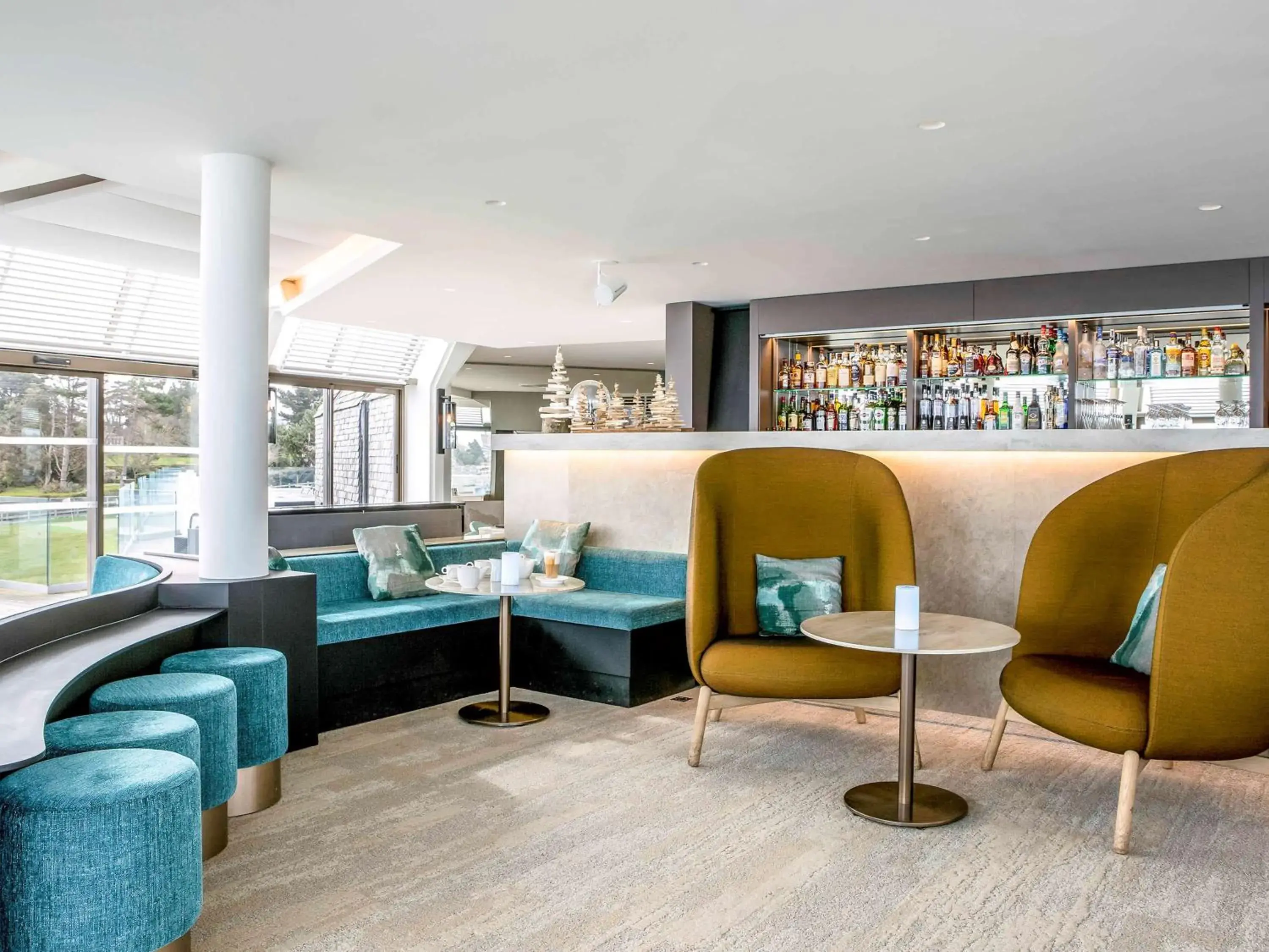 Lounge or bar, Lounge/Bar in Emeria Dinard Hotel Thalasso & Spa