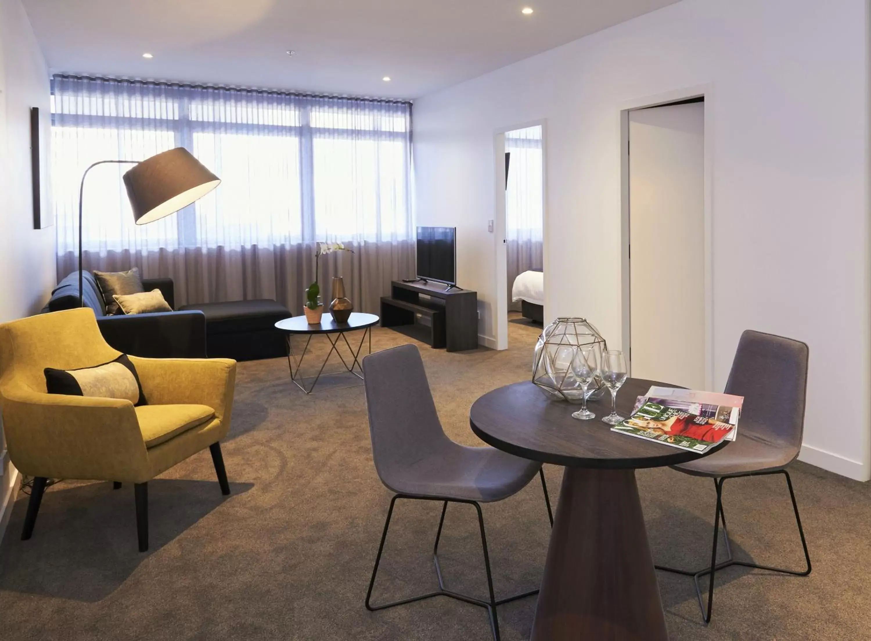 Living room, Lounge/Bar in Silkari Suites at Chatswood