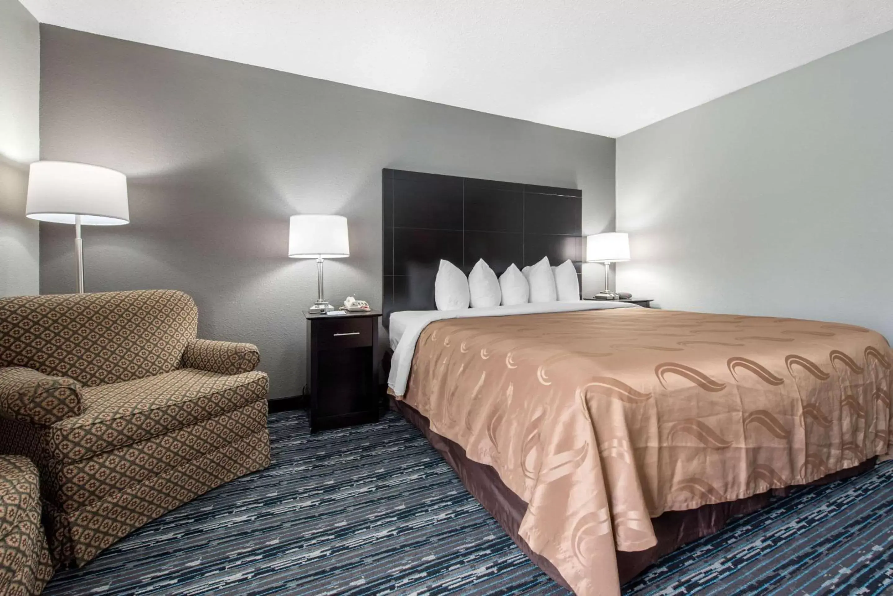Photo of the whole room, Bed in Quality Inn Indianapolis-Brownsburg - Indianapolis West