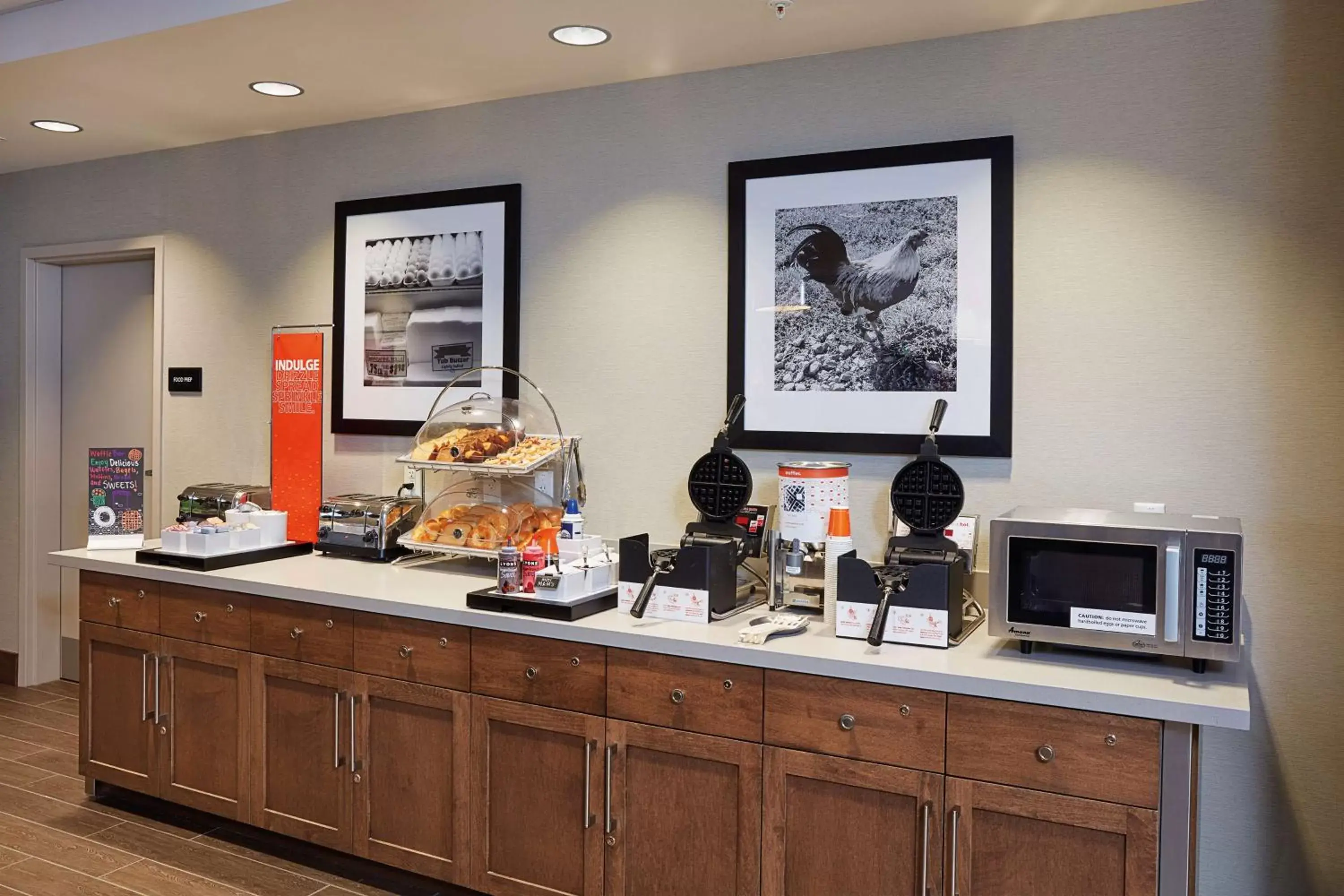 Dining area in Hampton Inn & Suites Sacramento at CSUS