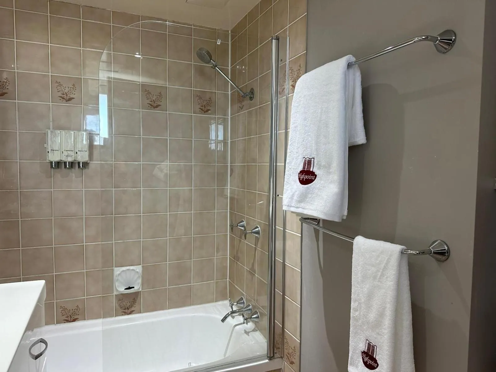 Bathroom in Metro Hotel & Apartments Gladstone