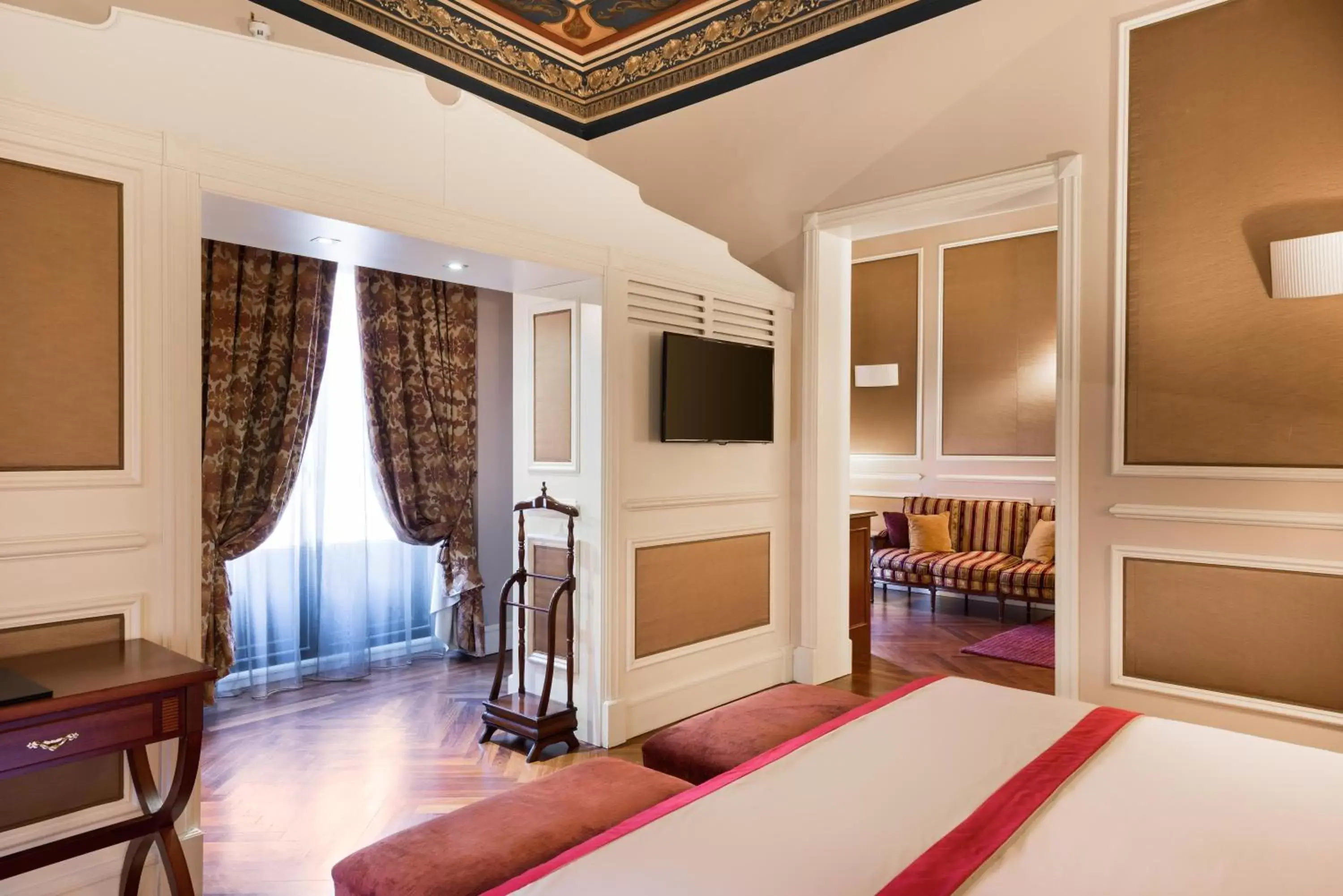Photo of the whole room, TV/Entertainment Center in Catalonia Las Cortes