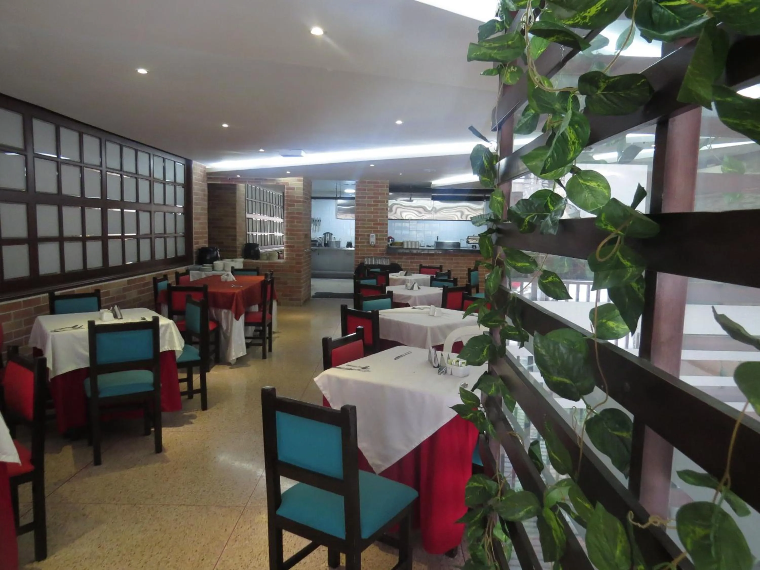 Communal kitchen in Hotel León Dorado