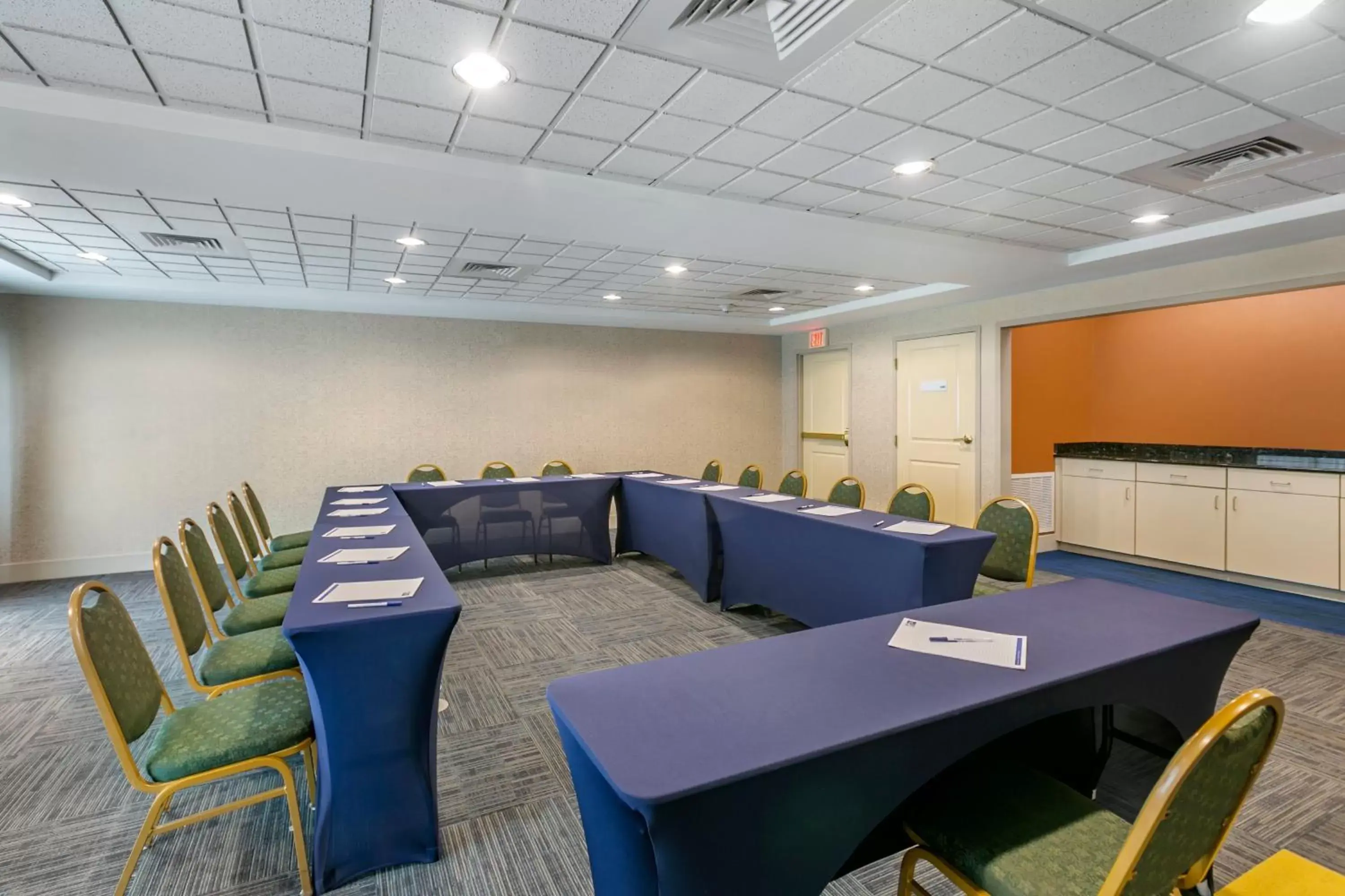 Meeting/conference room in Holiday Inn Express Mount Arlington, an IHG Hotel