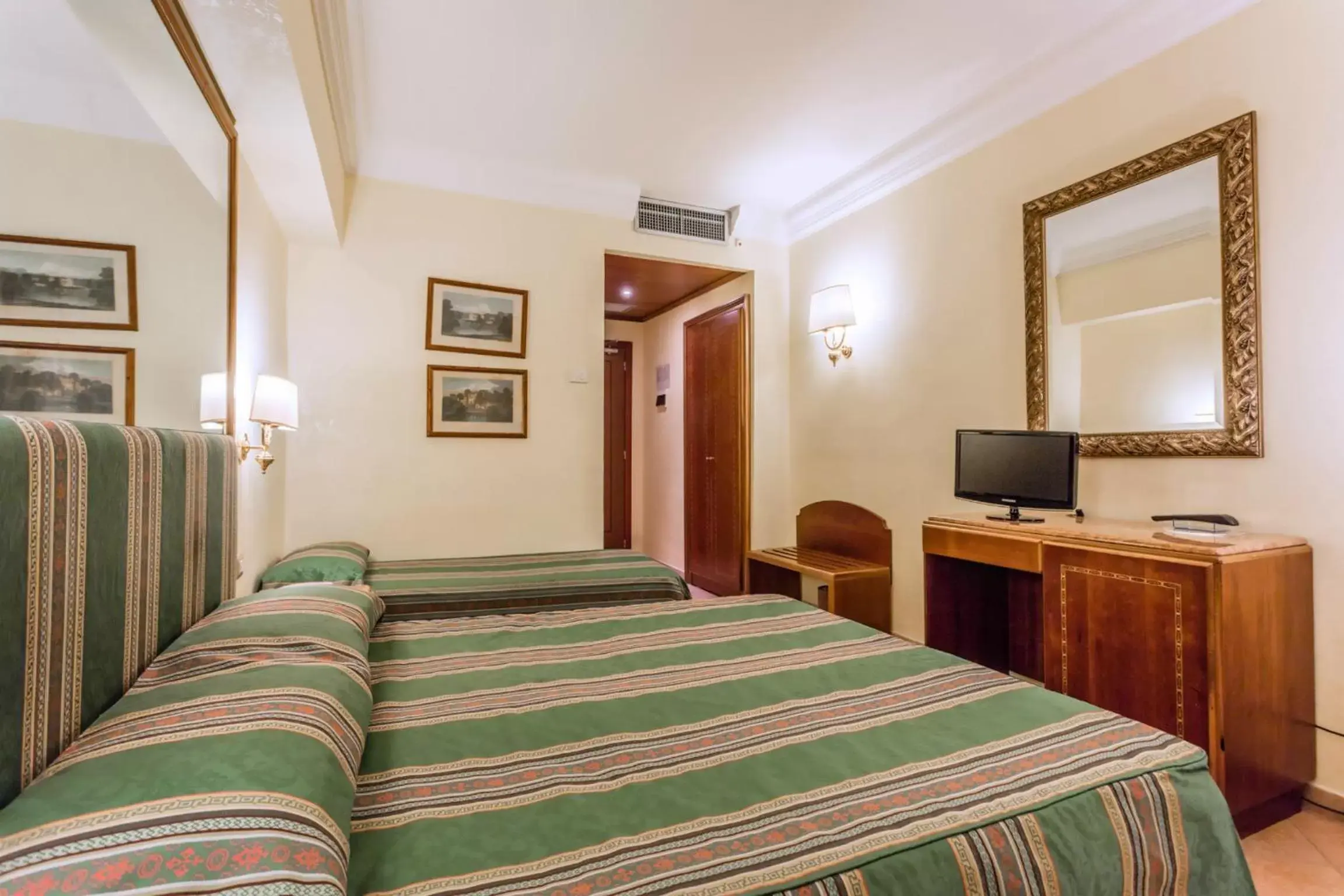 Bedroom, Bed in Raeli Hotel Siracusa