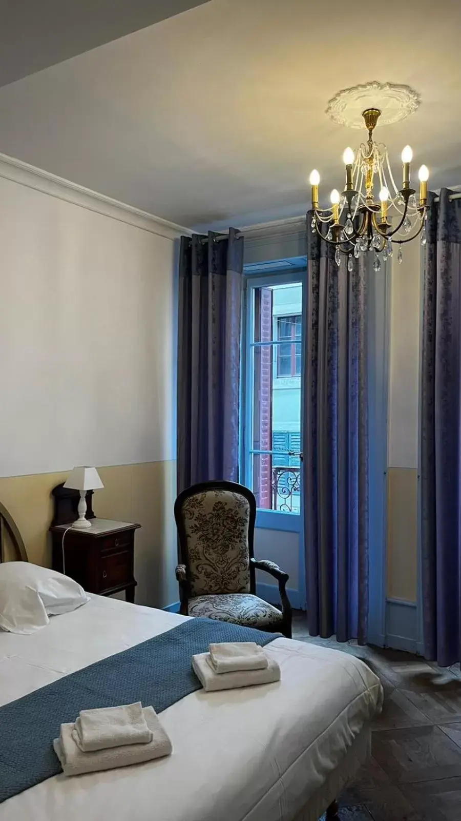 Bed in Hôtel Continental