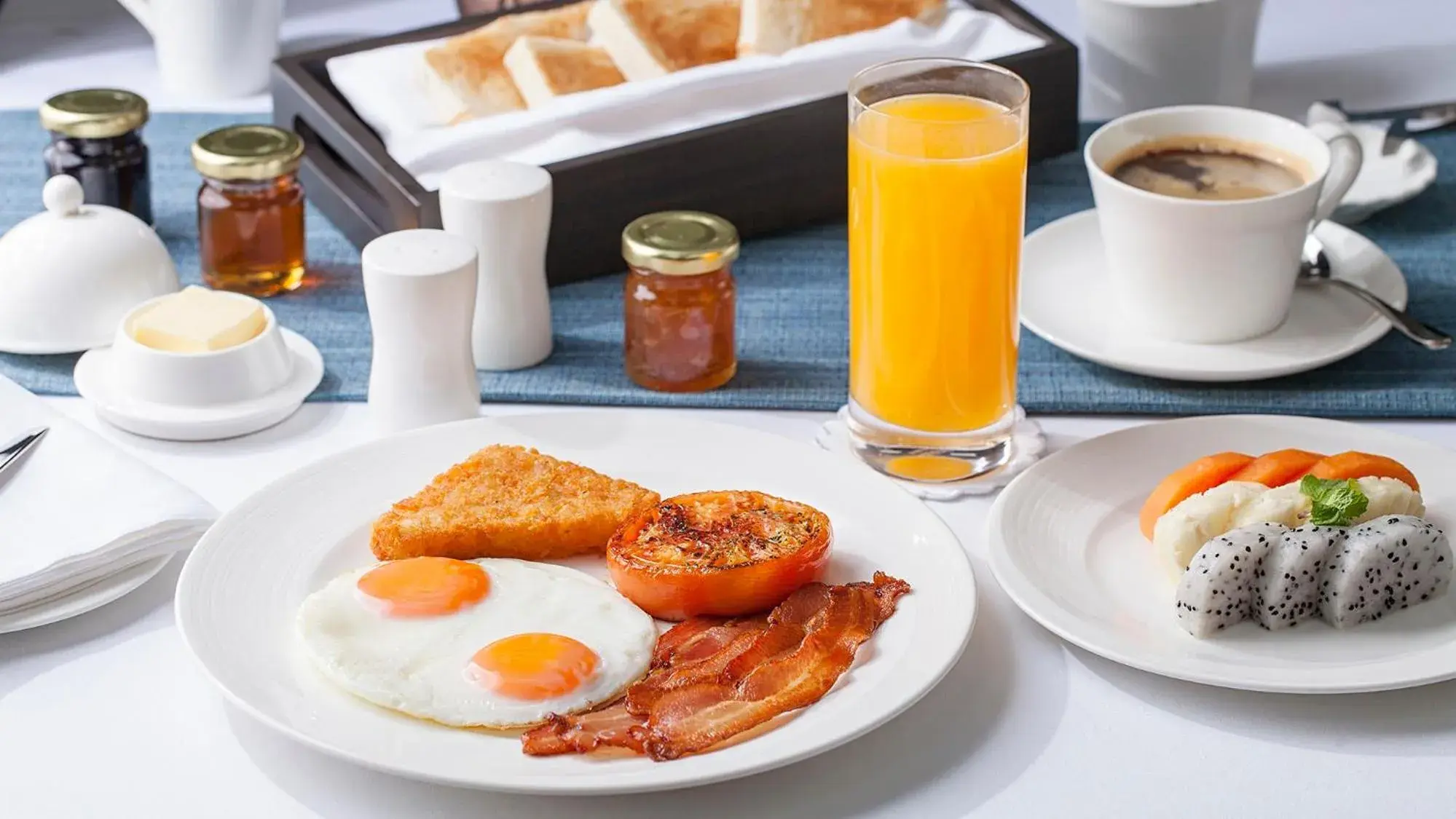 Breakfast in Hotel Okura Manila