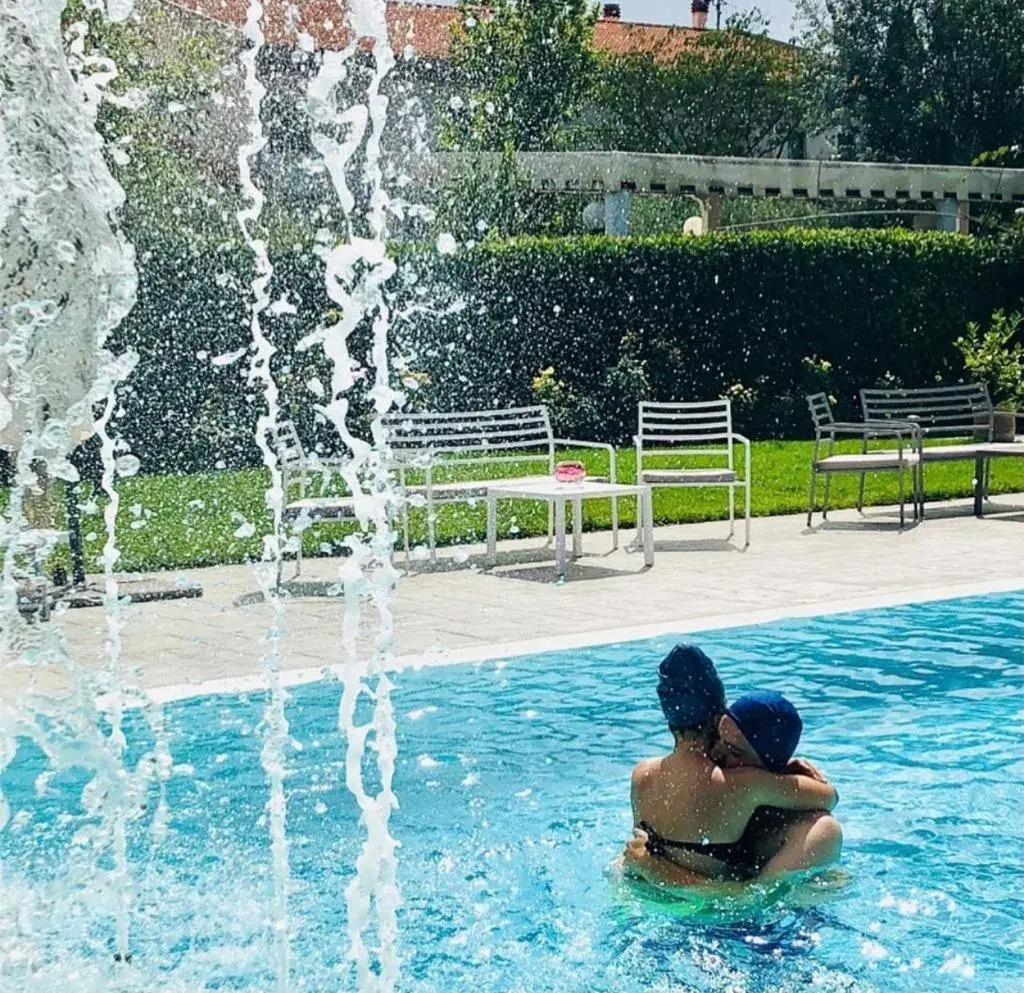 Swimming Pool in Hotel Santacroce Meeting