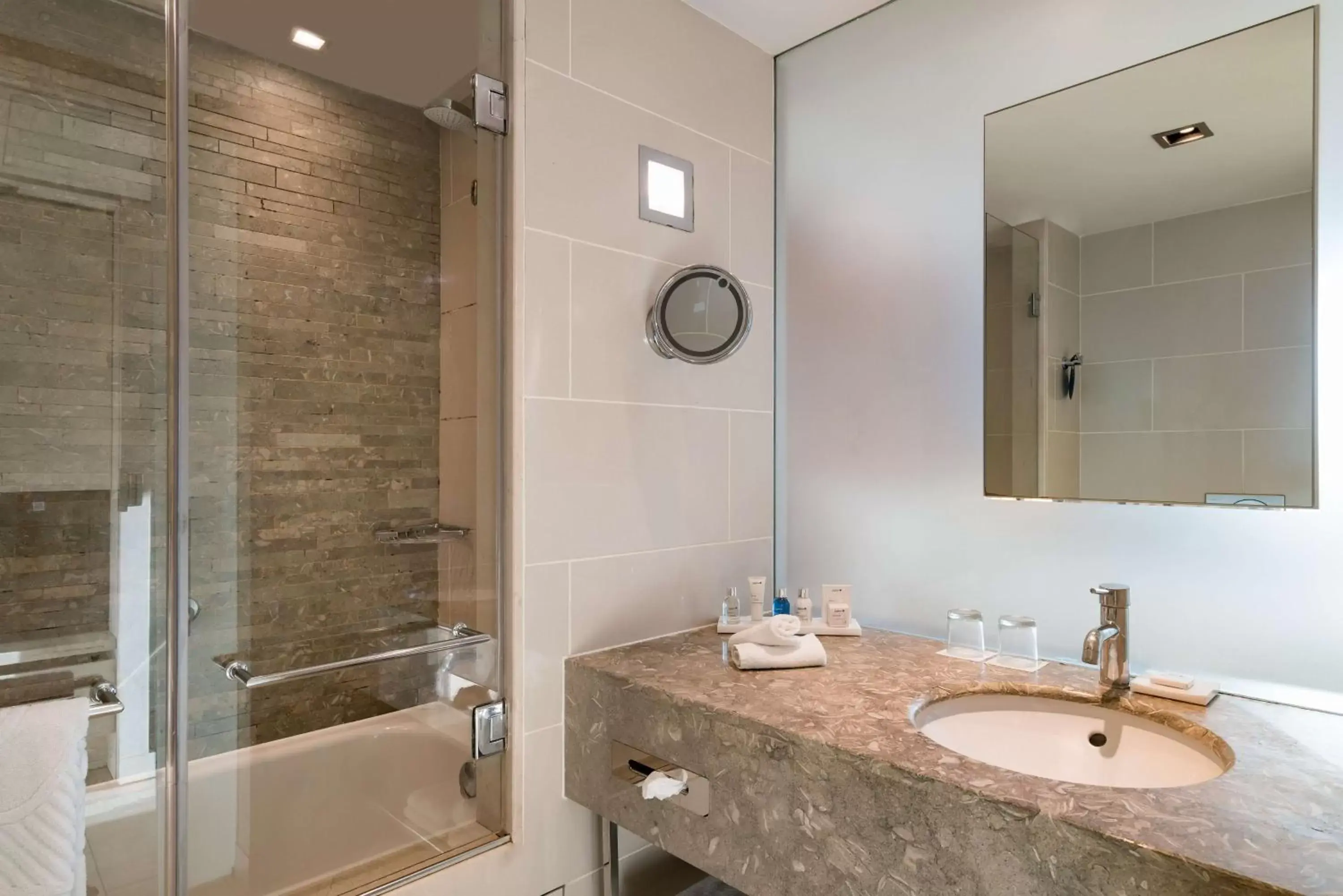 Bathroom in Radisson Blu Bosphorus Hotel