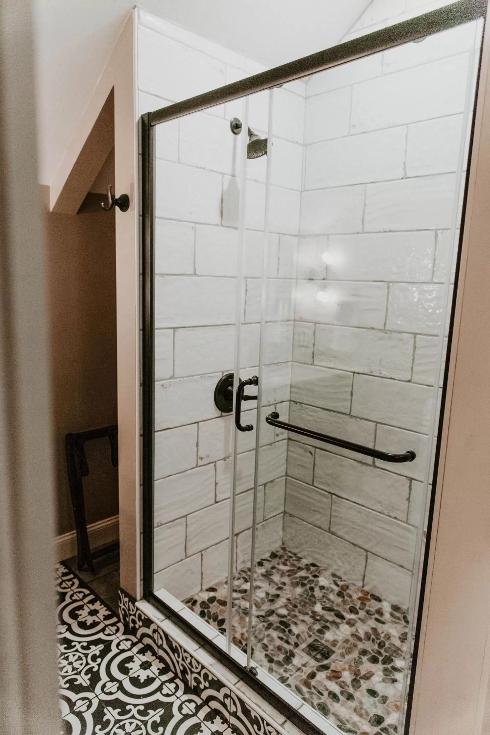 Shower in Georges on York B&B