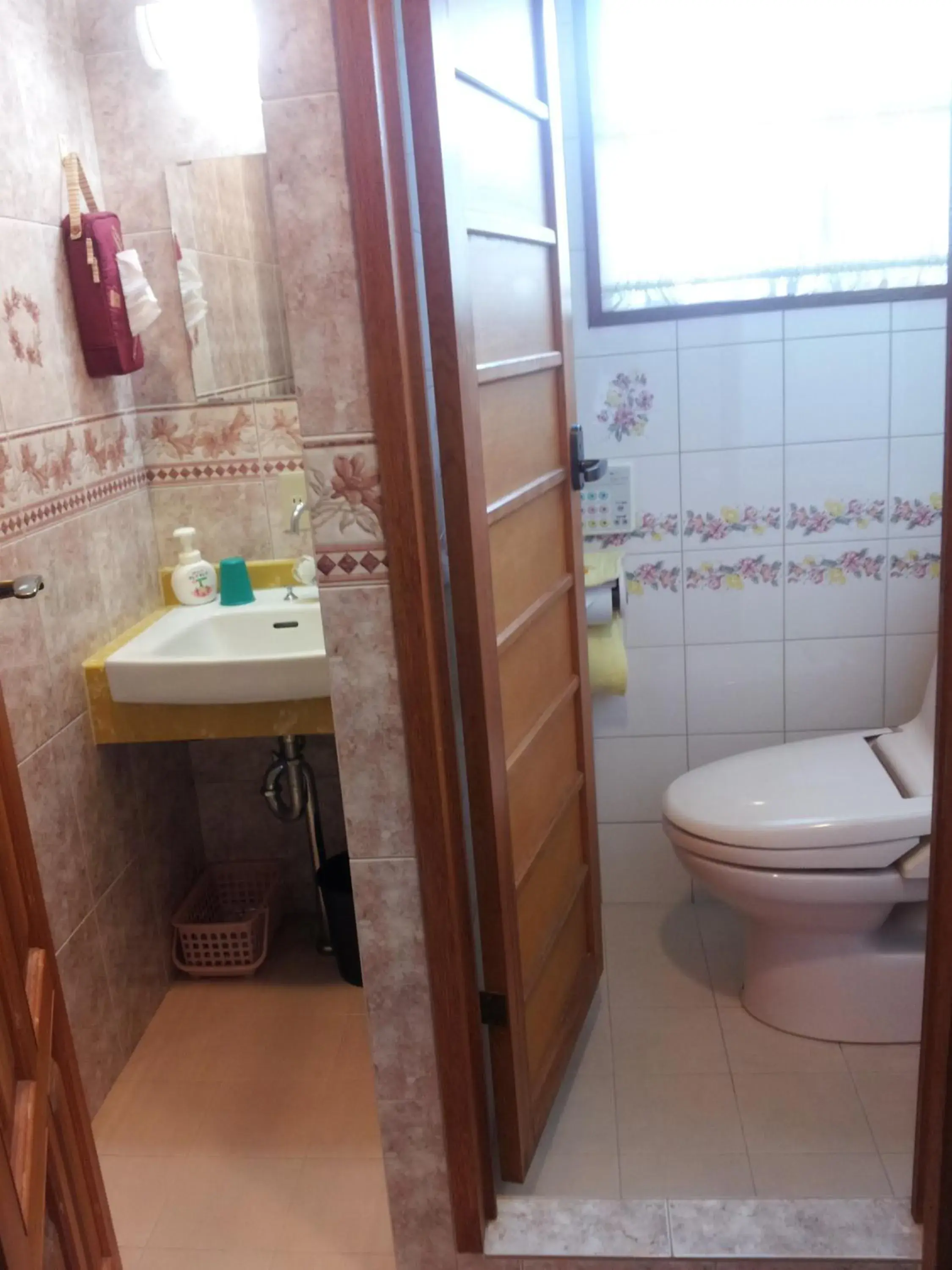 Toilet, Bathroom in Orange Pension