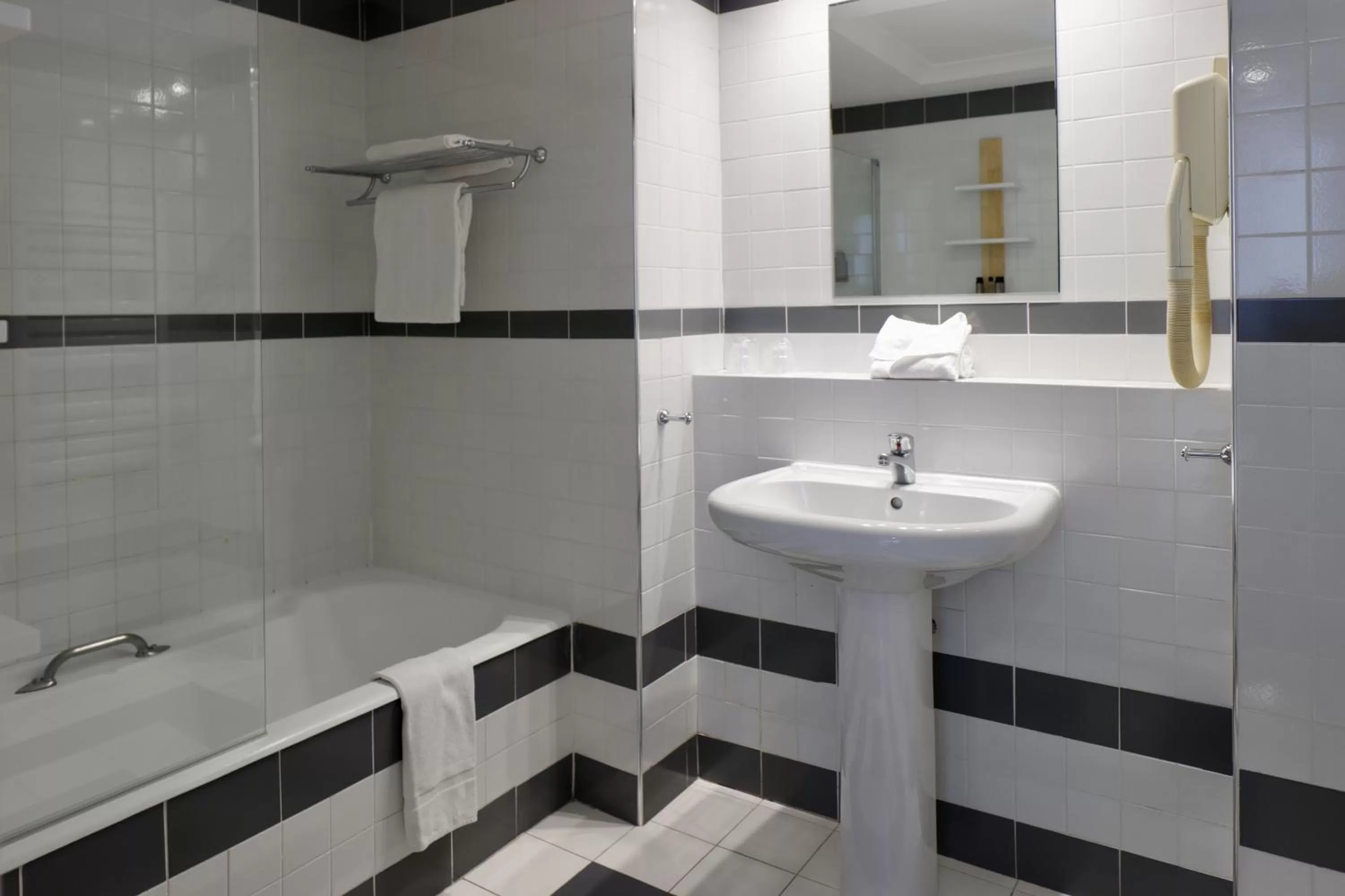 Bathroom in Résidence Carlton - Rénovée avec Piscine