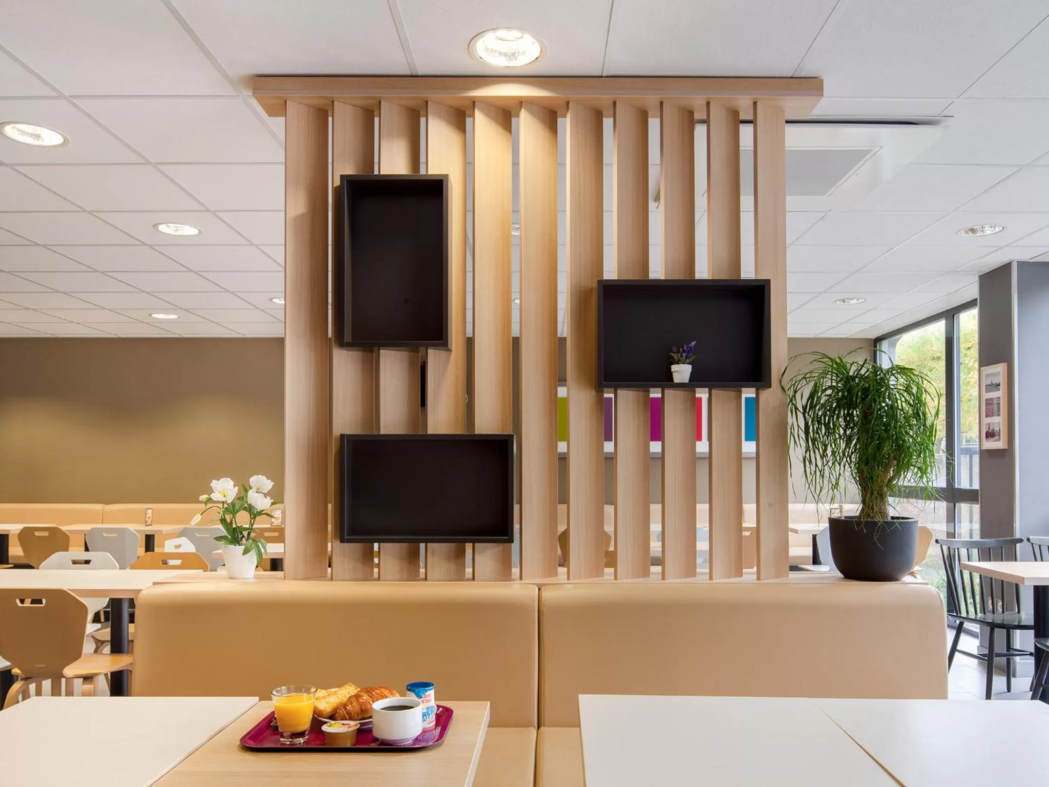 Restaurant/places to eat in B&B HOTEL Marne-La-Vallée Torcy