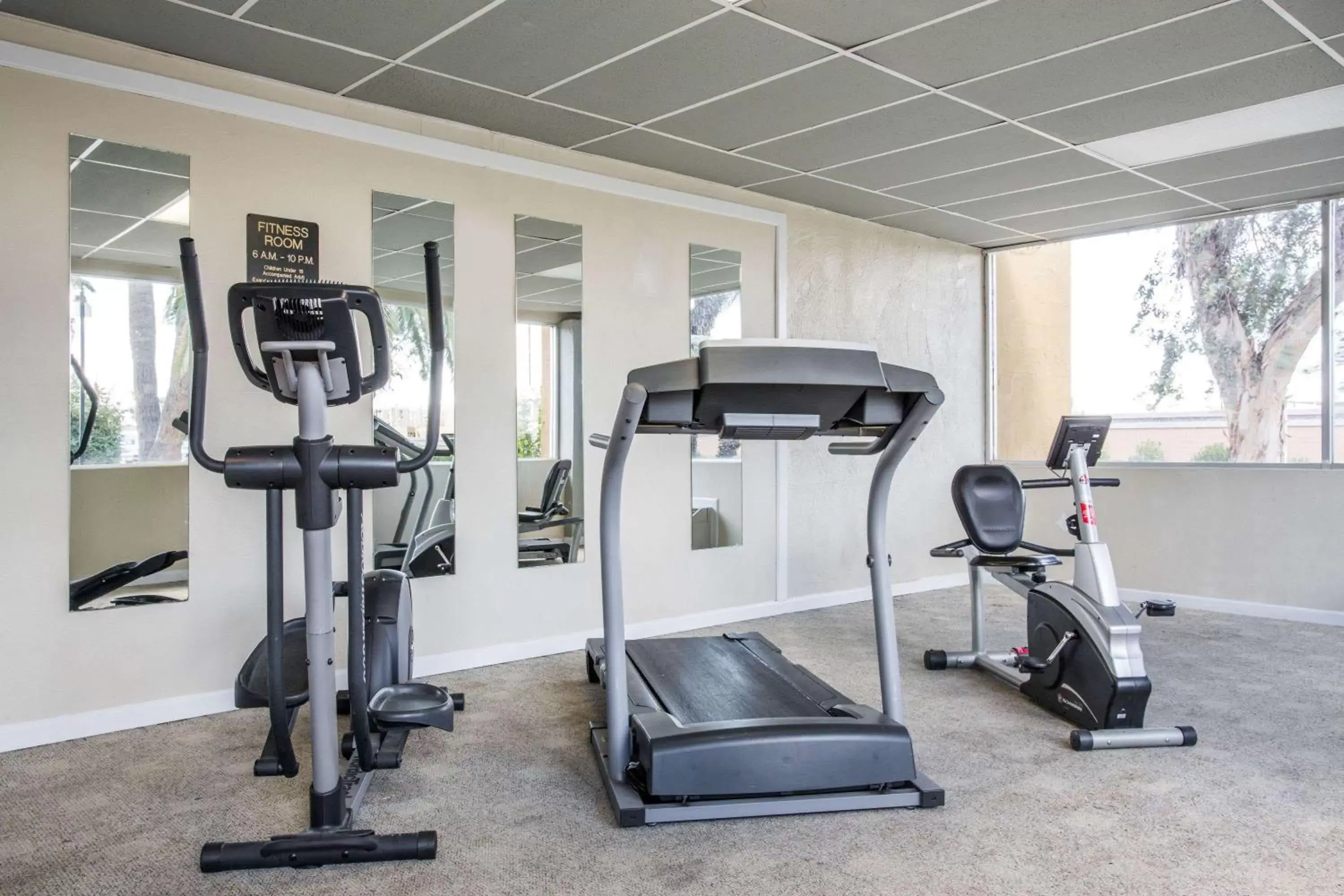 Fitness centre/facilities, Fitness Center/Facilities in Days Hotel by Wyndham Peoria Glendale Area