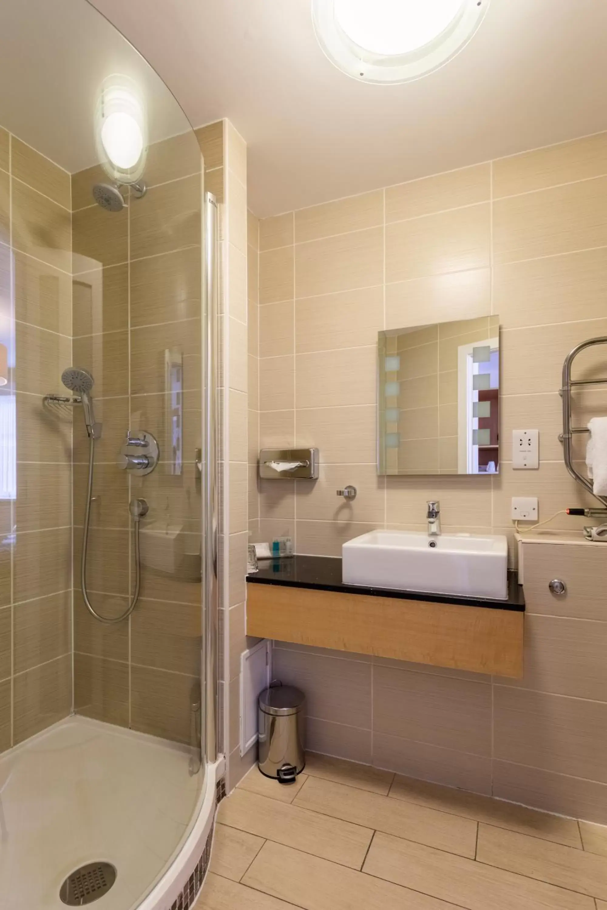 Bathroom in Holiday Inn Newcastle-Jesmond, an IHG Hotel