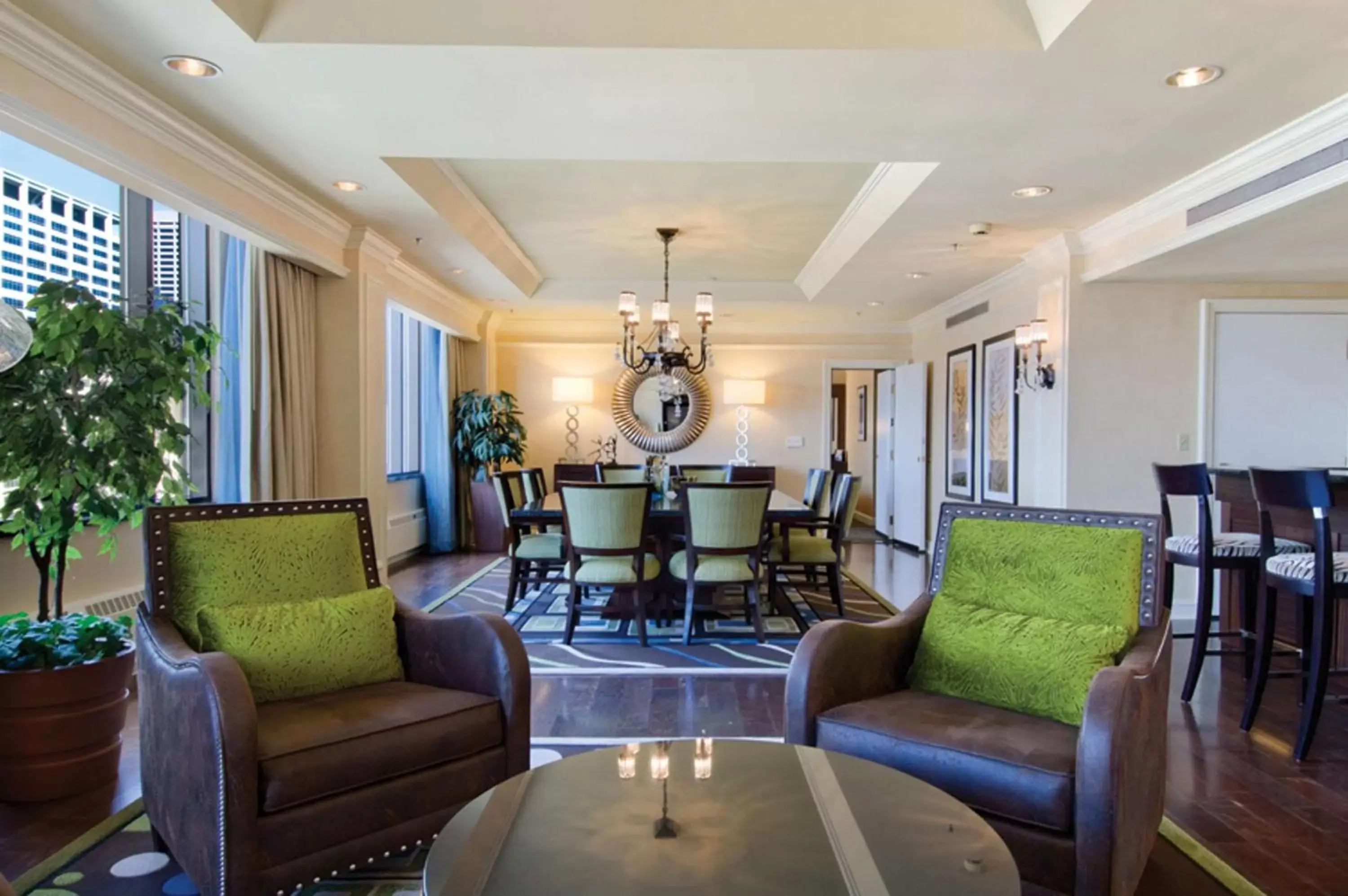 Living room, Seating Area in Hilton Minneapolis