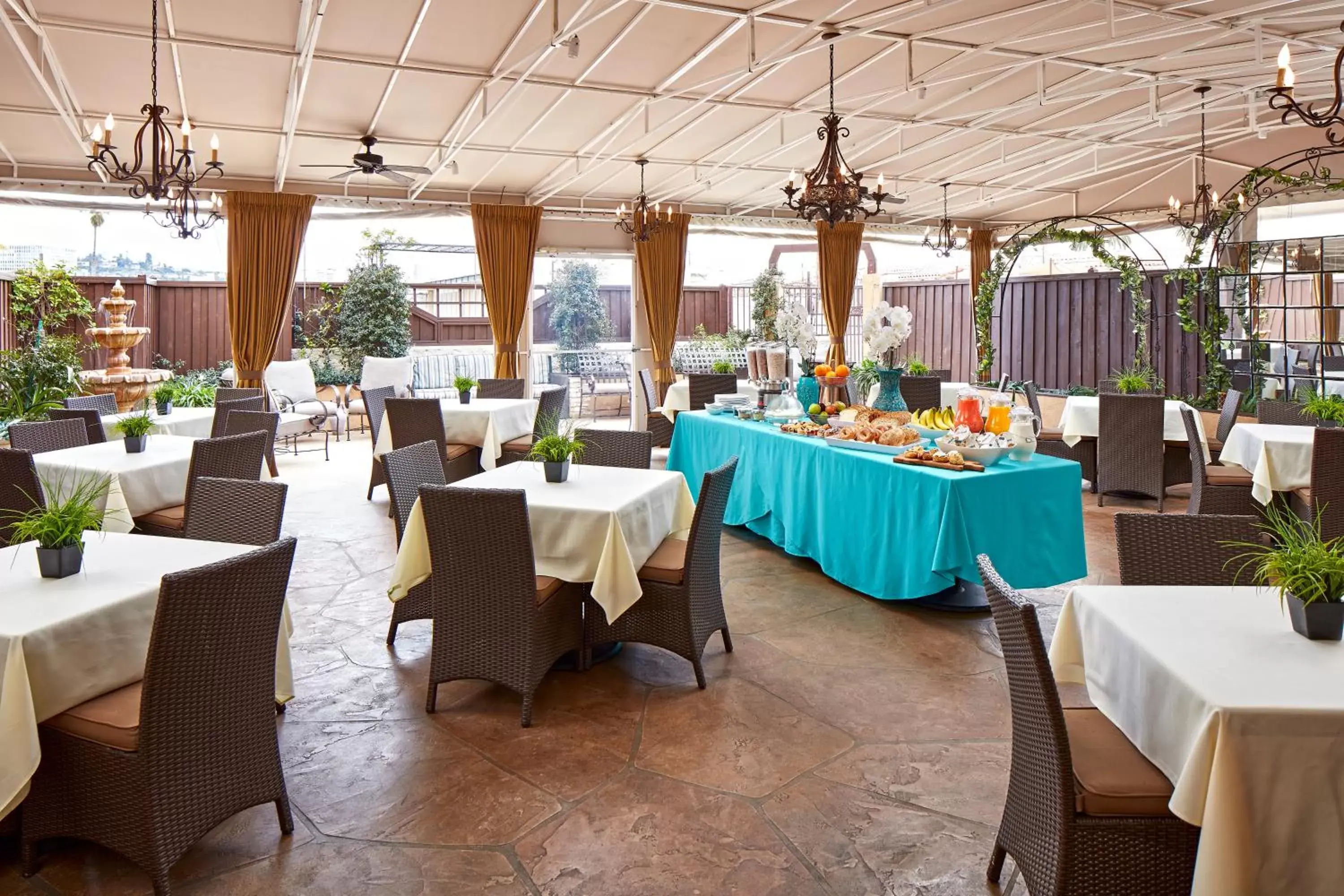 Continental breakfast, Restaurant/Places to Eat in Empress Hotel La Jolla