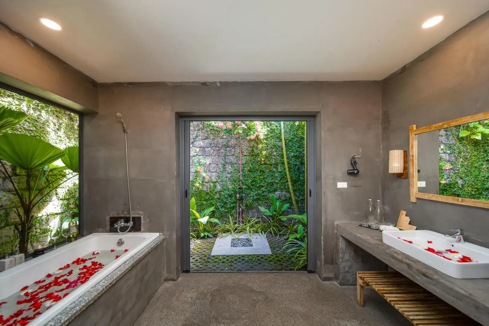 Bathroom in Lahana Resort Phu Quoc & Spa