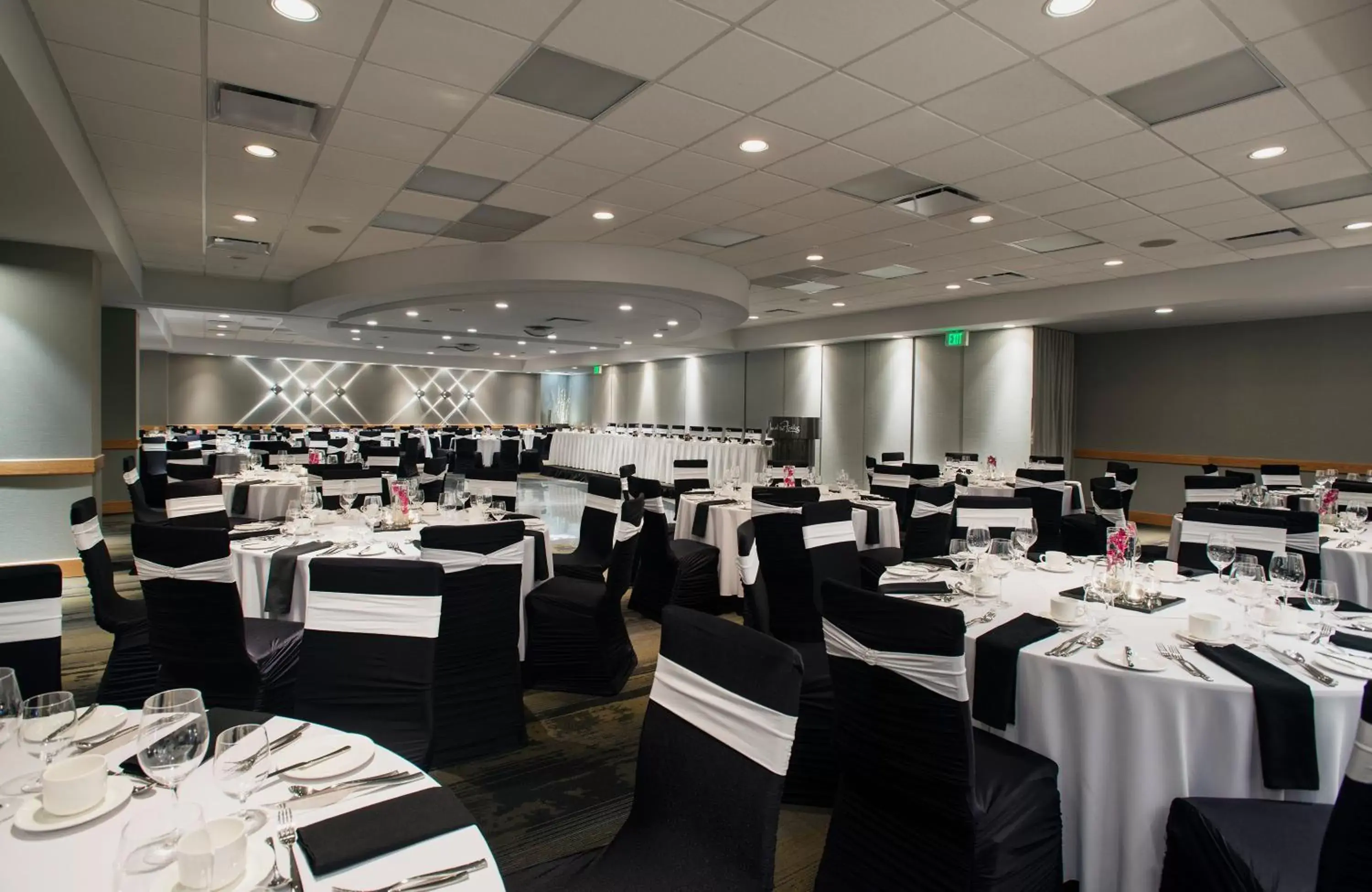 Banquet/Function facilities, Restaurant/Places to Eat in Inn at the Forks