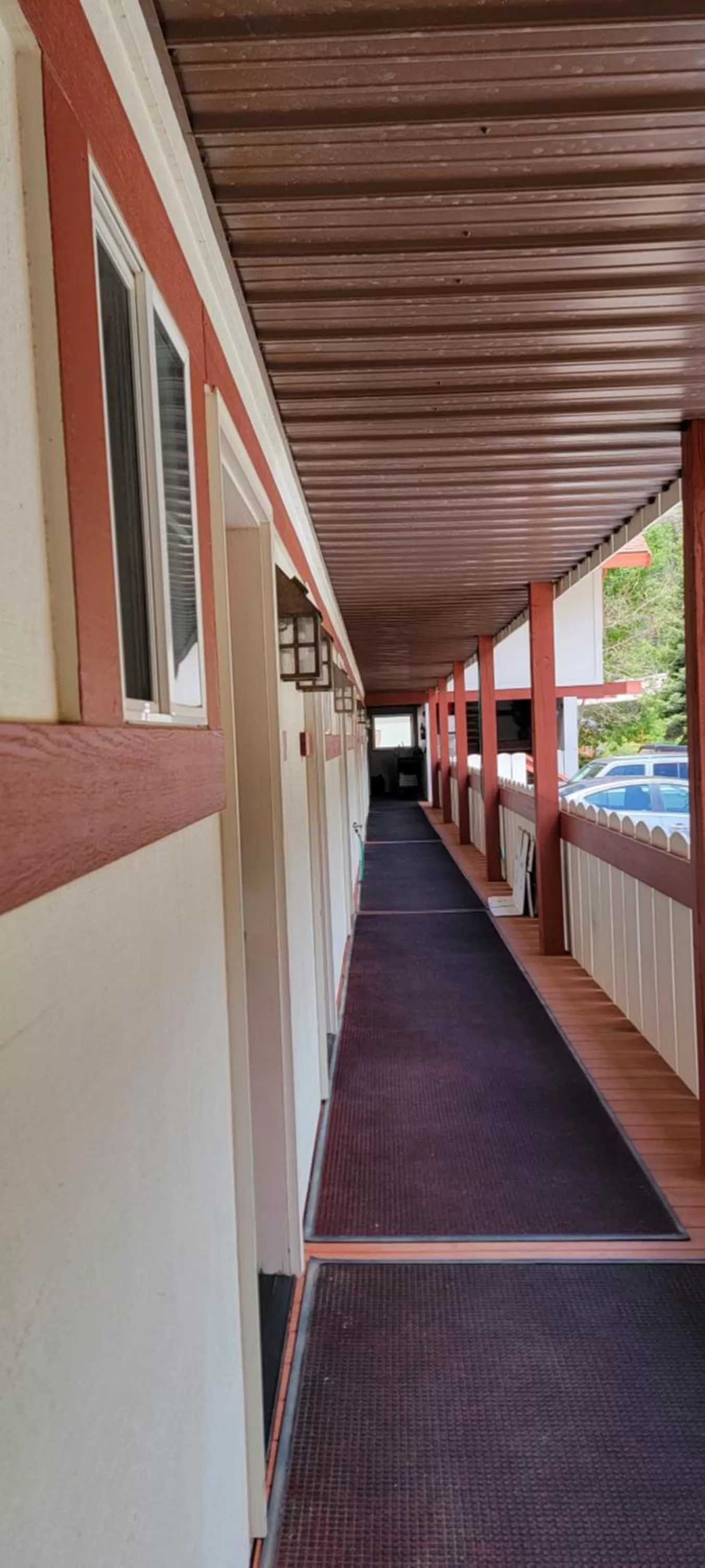 Property building in Hot Springs Inn