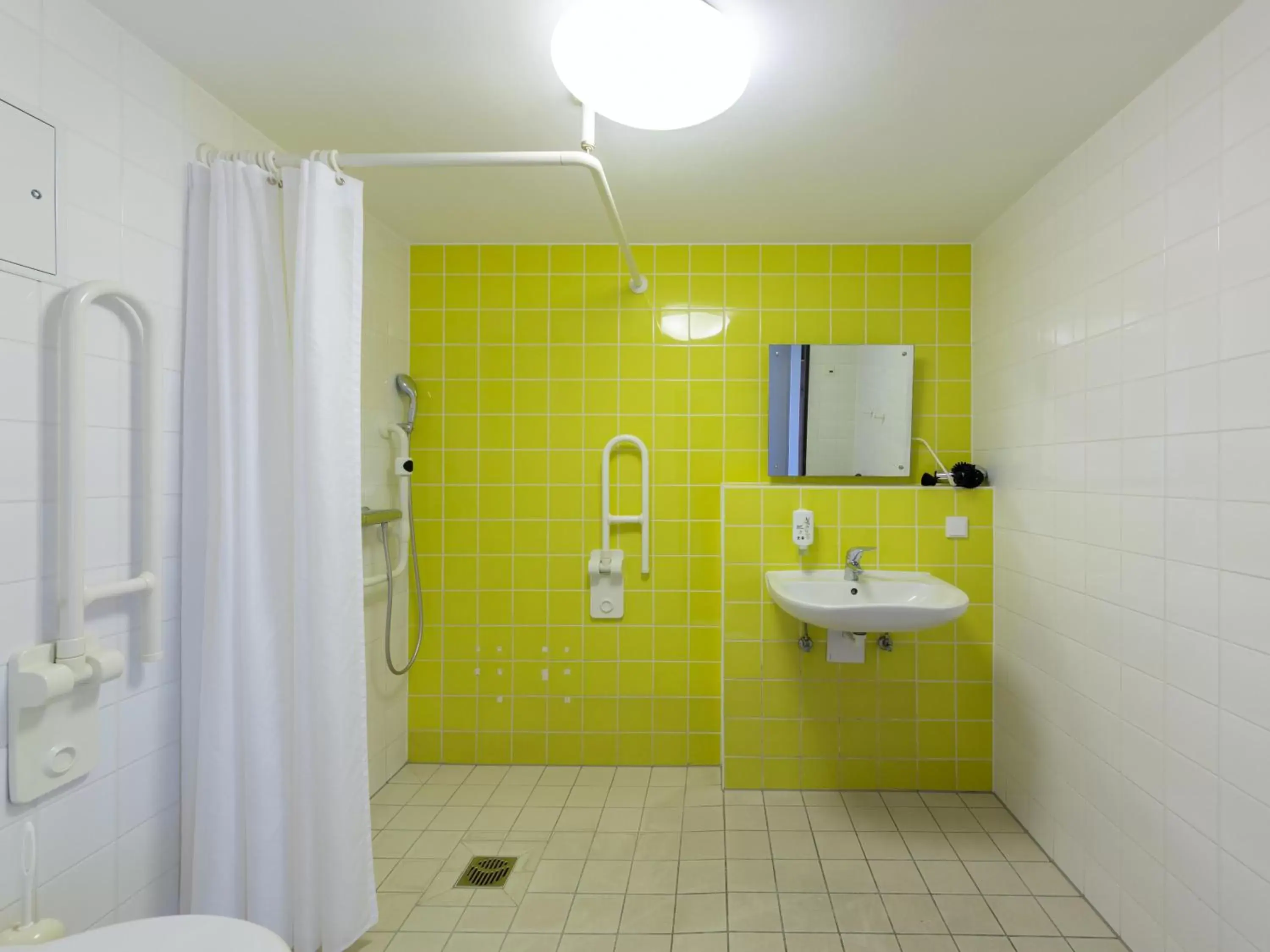 Shower, Bathroom in B&B Hotel Oberhausen am Centro