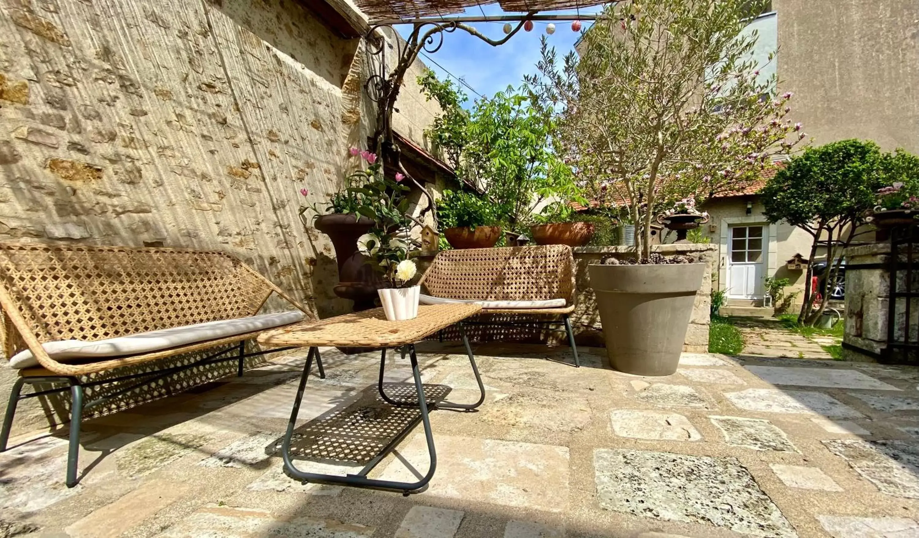 Patio in La maison de Montaboulin