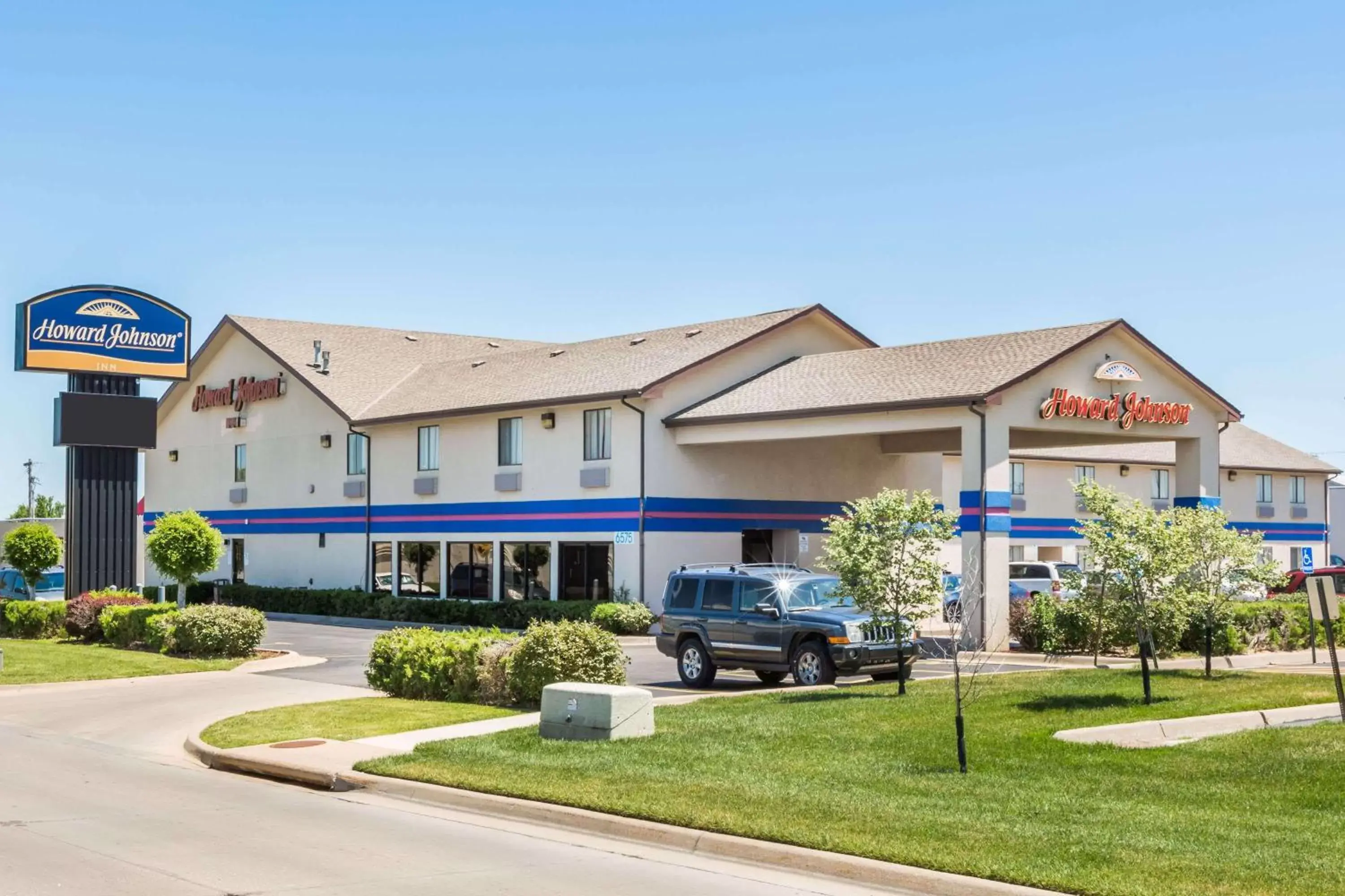 Property building in Howard Johnson by Wyndham Wichita Airport