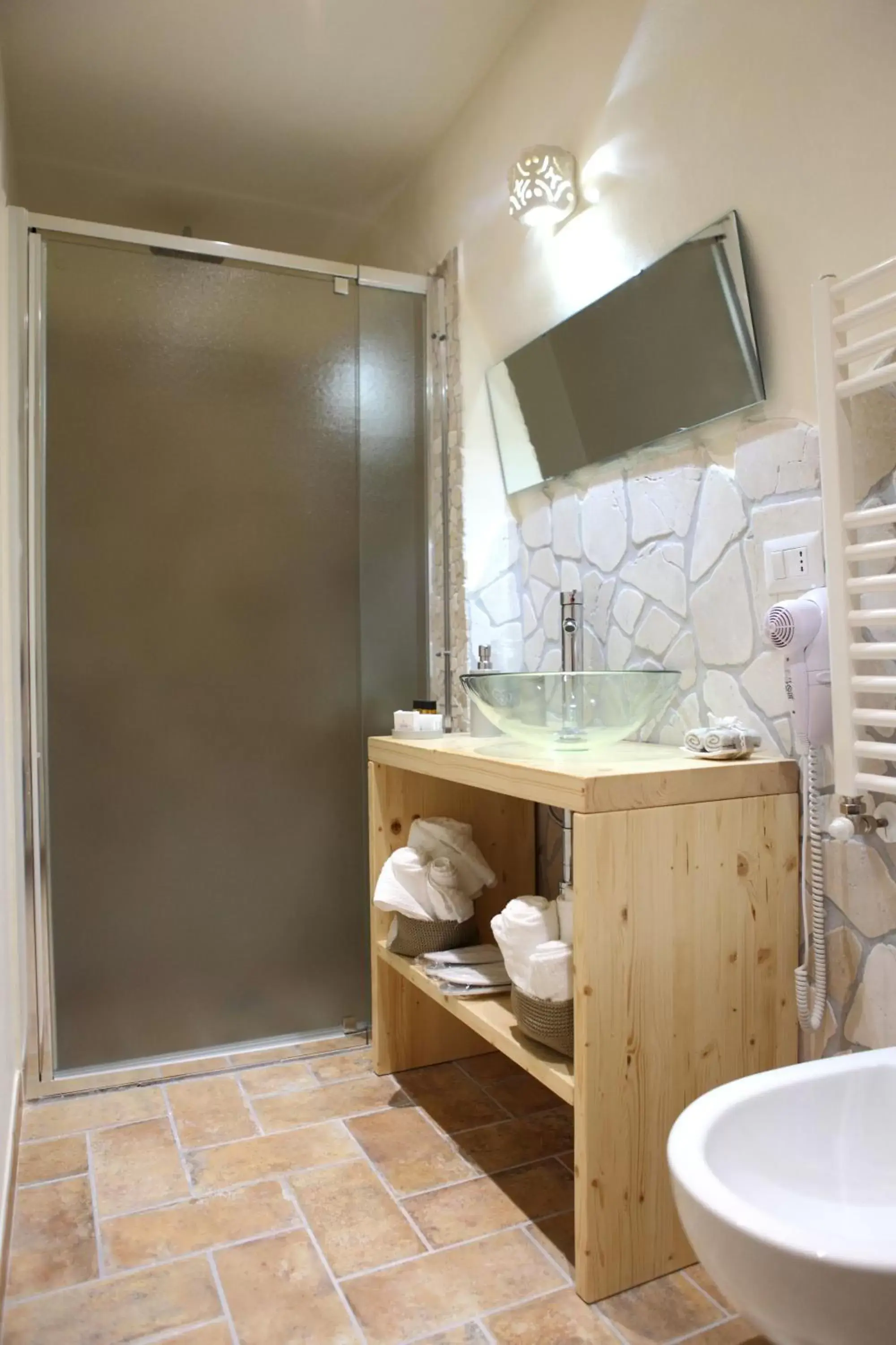 Shower, Bathroom in La Pergola ai Sassi