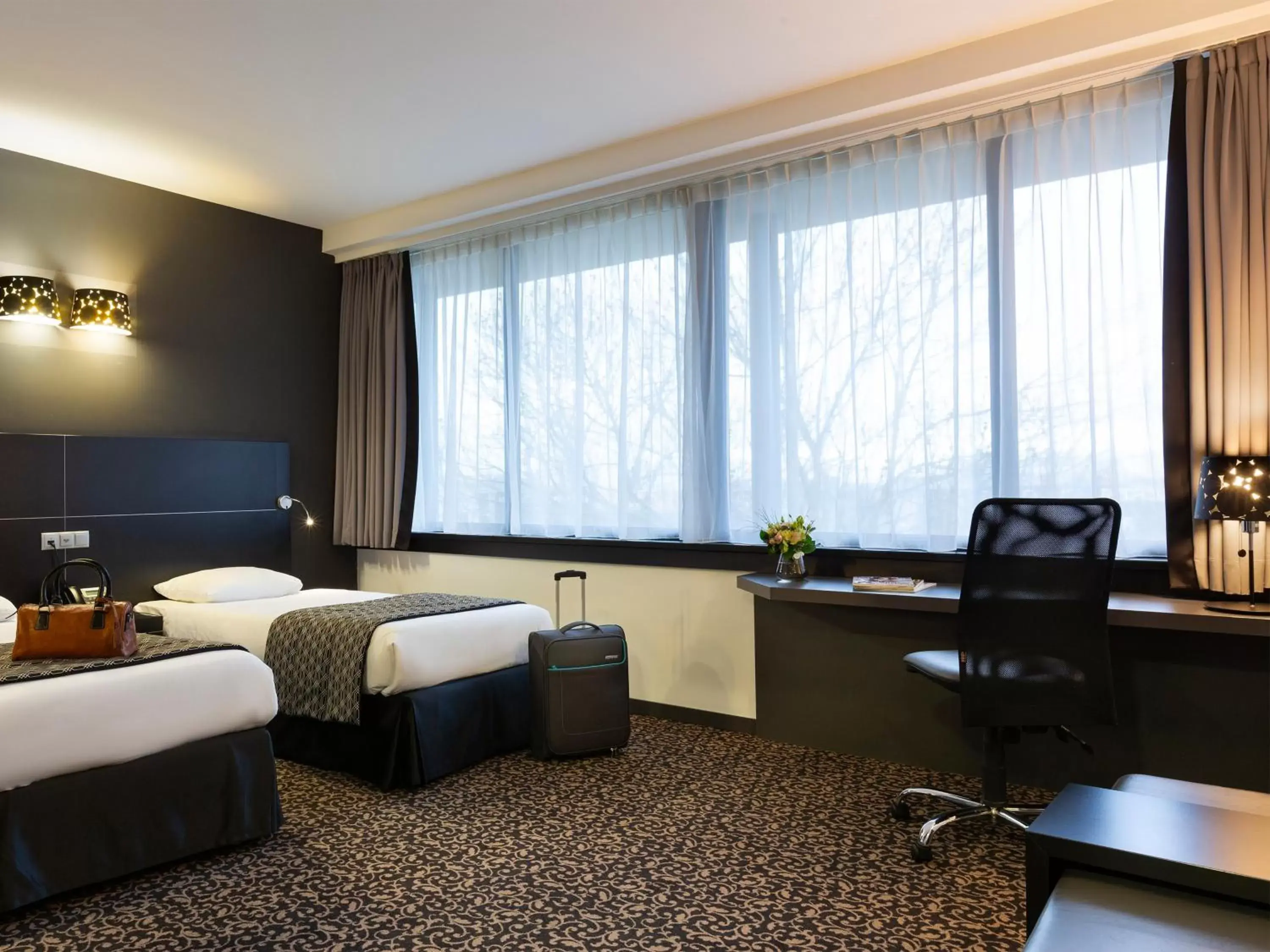 Photo of the whole room, TV/Entertainment Center in Hotel Ramada Brussels Woluwe