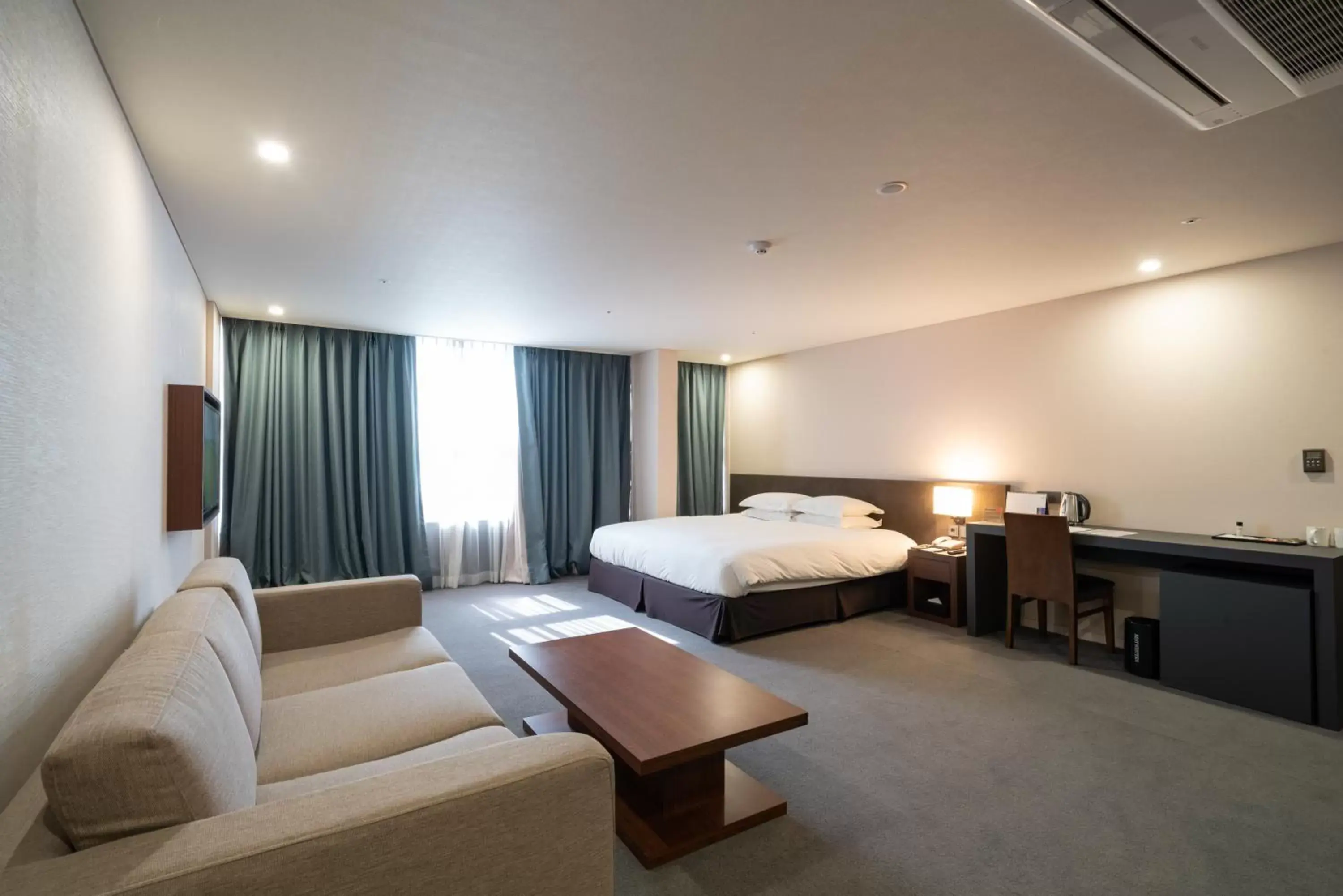 Bedroom, Bed in Best Western Jeju Hotel