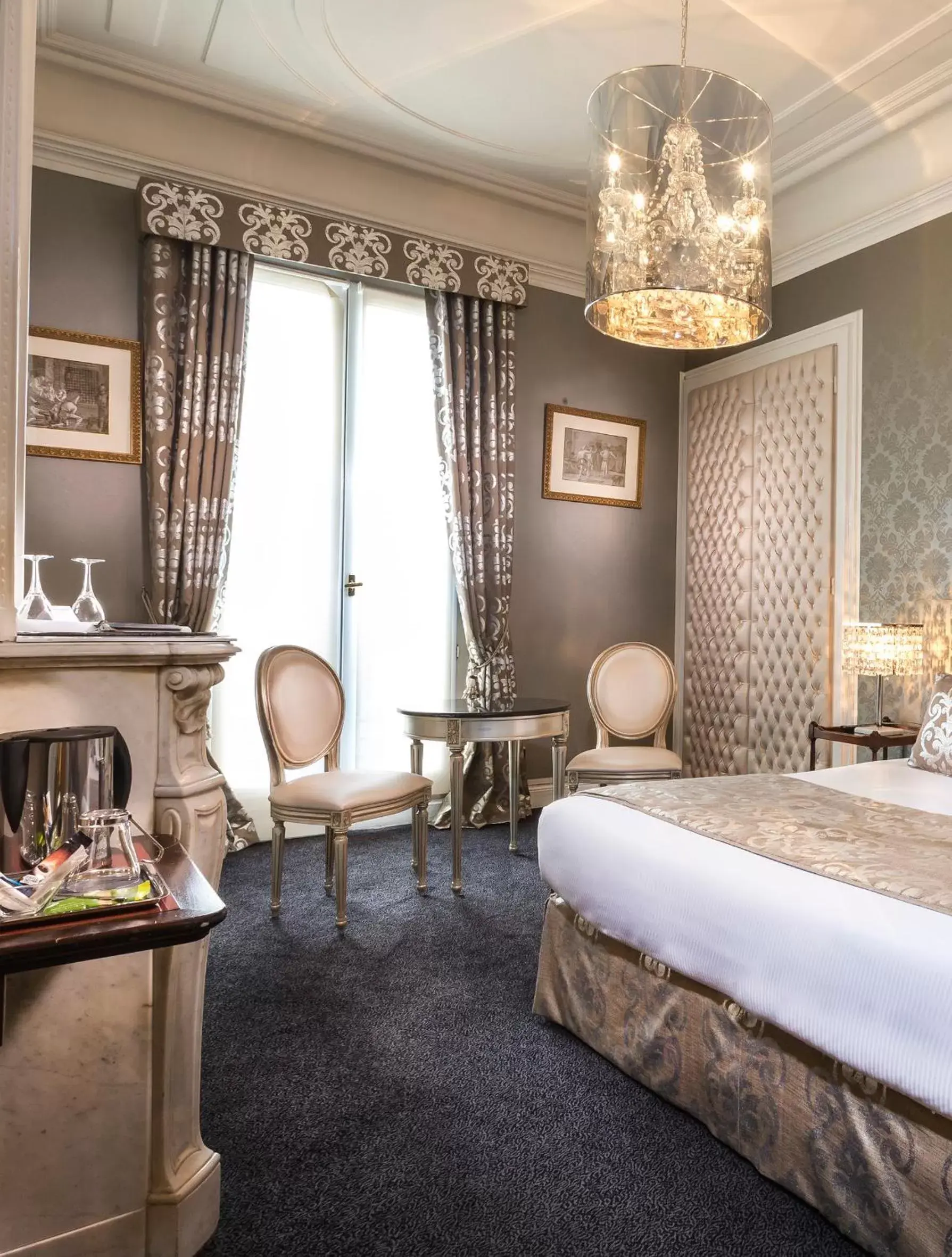 Photo of the whole room in Hotel Claridge Paris