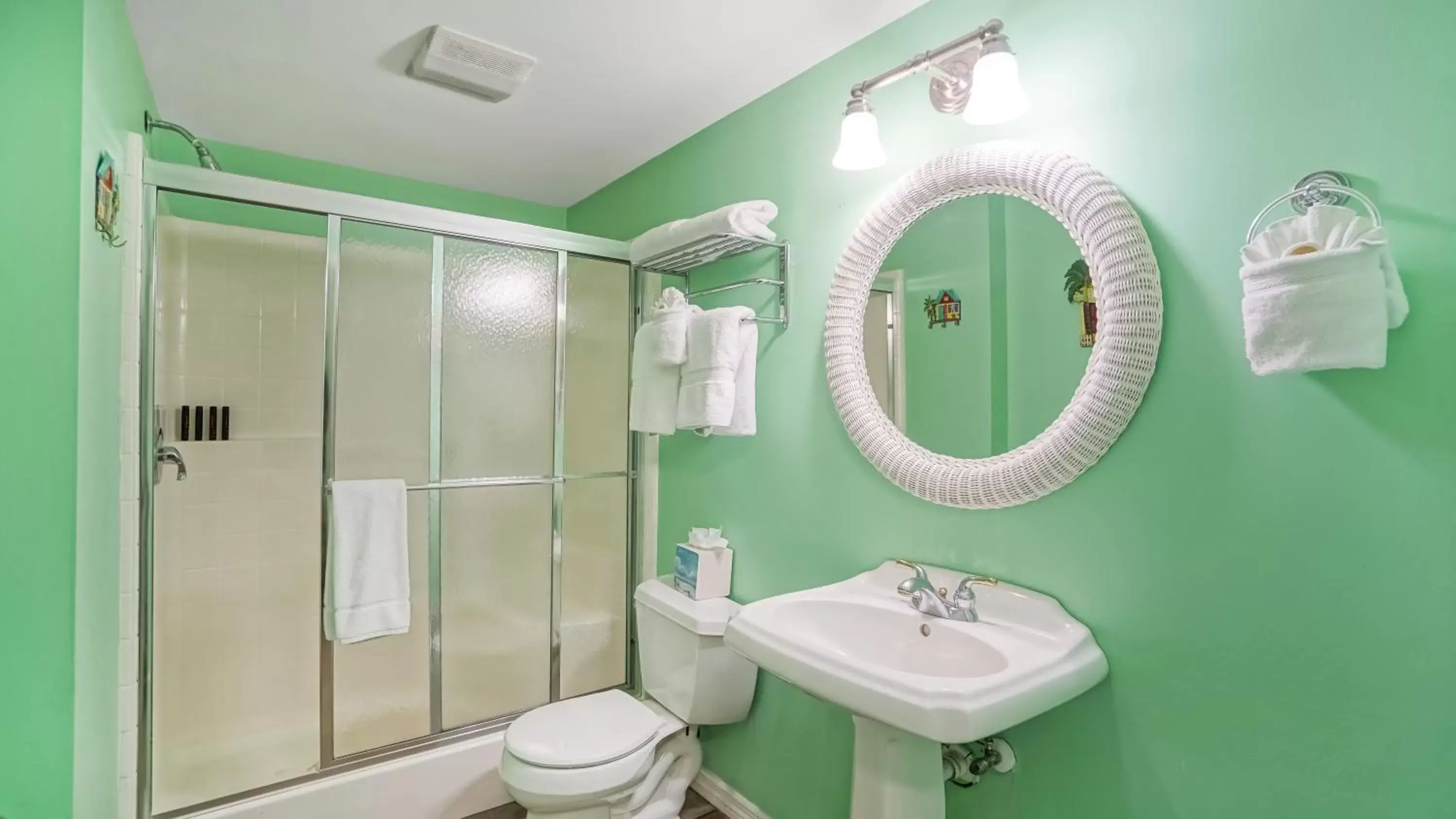 Shower, Bathroom in Glunz Ocean Beach Hotel and Resort