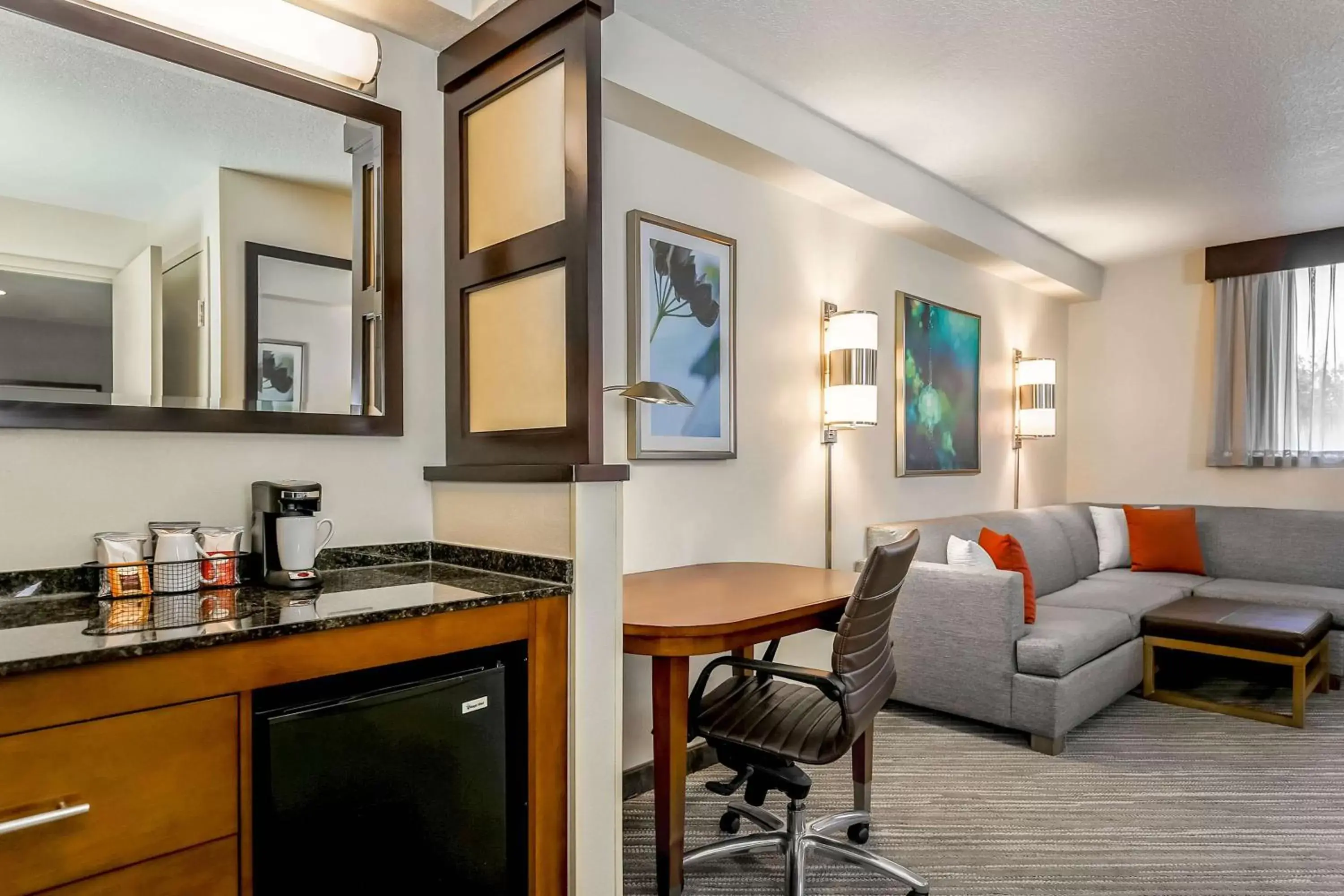 Photo of the whole room, Kitchen/Kitchenette in Hyatt Place Lake Mary/Orlando North