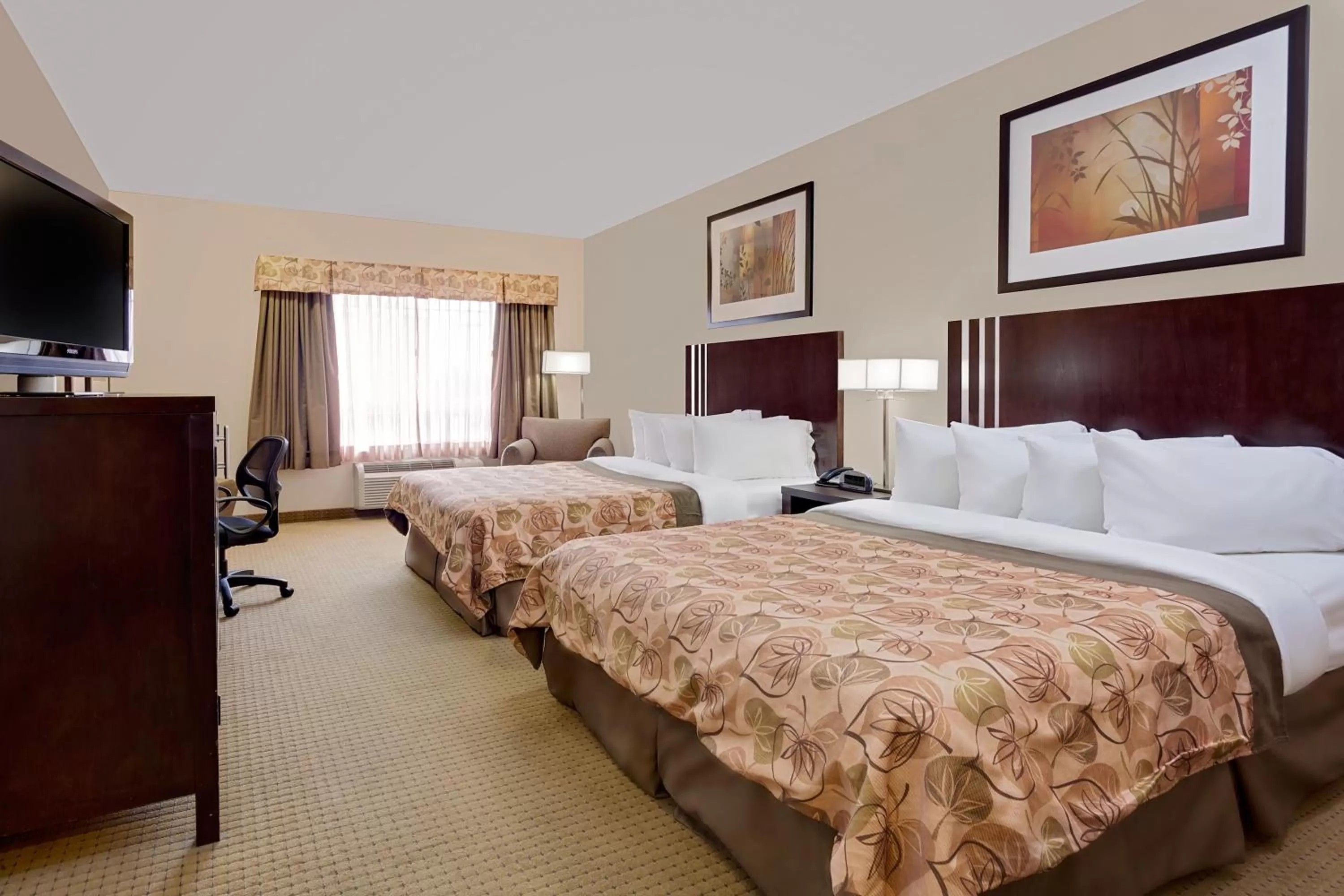 Bedroom, Bed in Ramada by Wyndham Lac La Biche