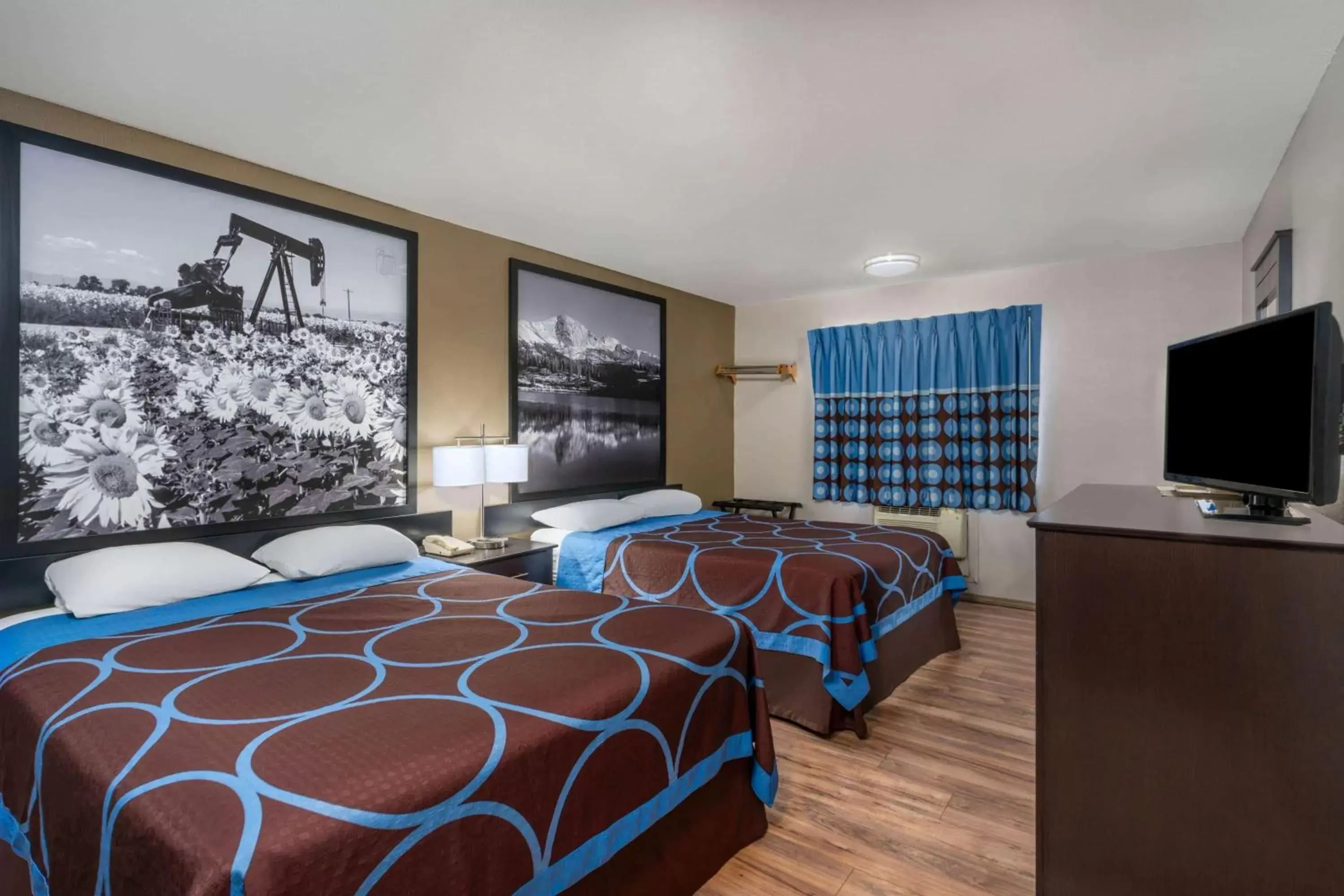 Photo of the whole room, Bed in Super 8 by Wyndham Cortez/Mesa Verde Area Photo of the whole room, Bed in Super 8 by Wyndham Cortez/Mesa Verde Area