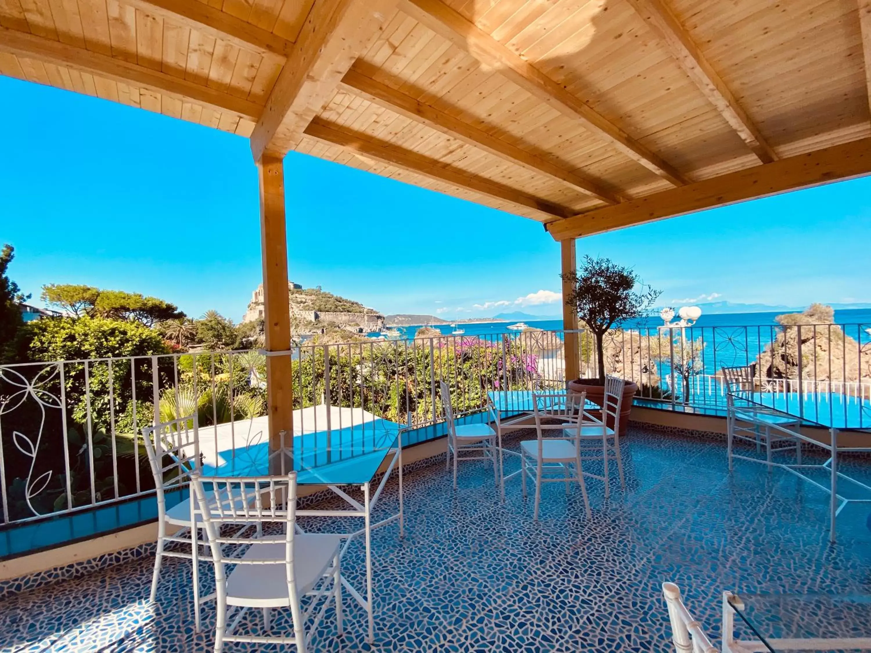 Balcony/Terrace, Swimming Pool in Strand Hotel Delfini