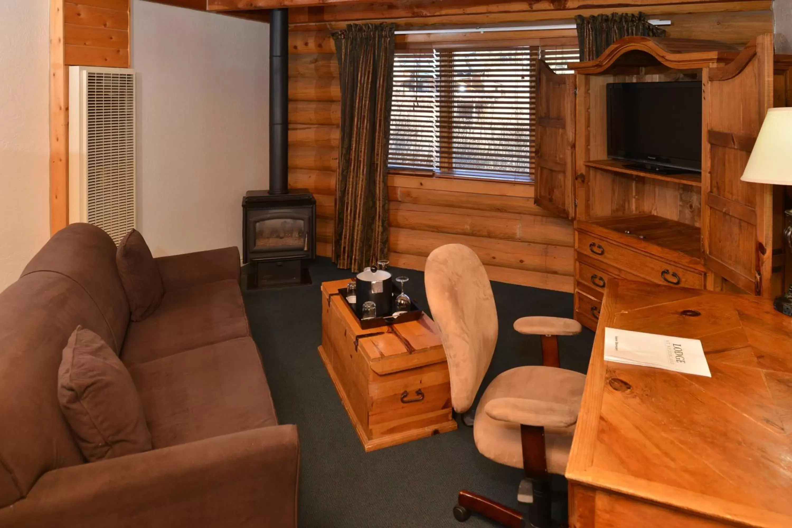 Living room, Seating Area in The Boulder Creek Lodge