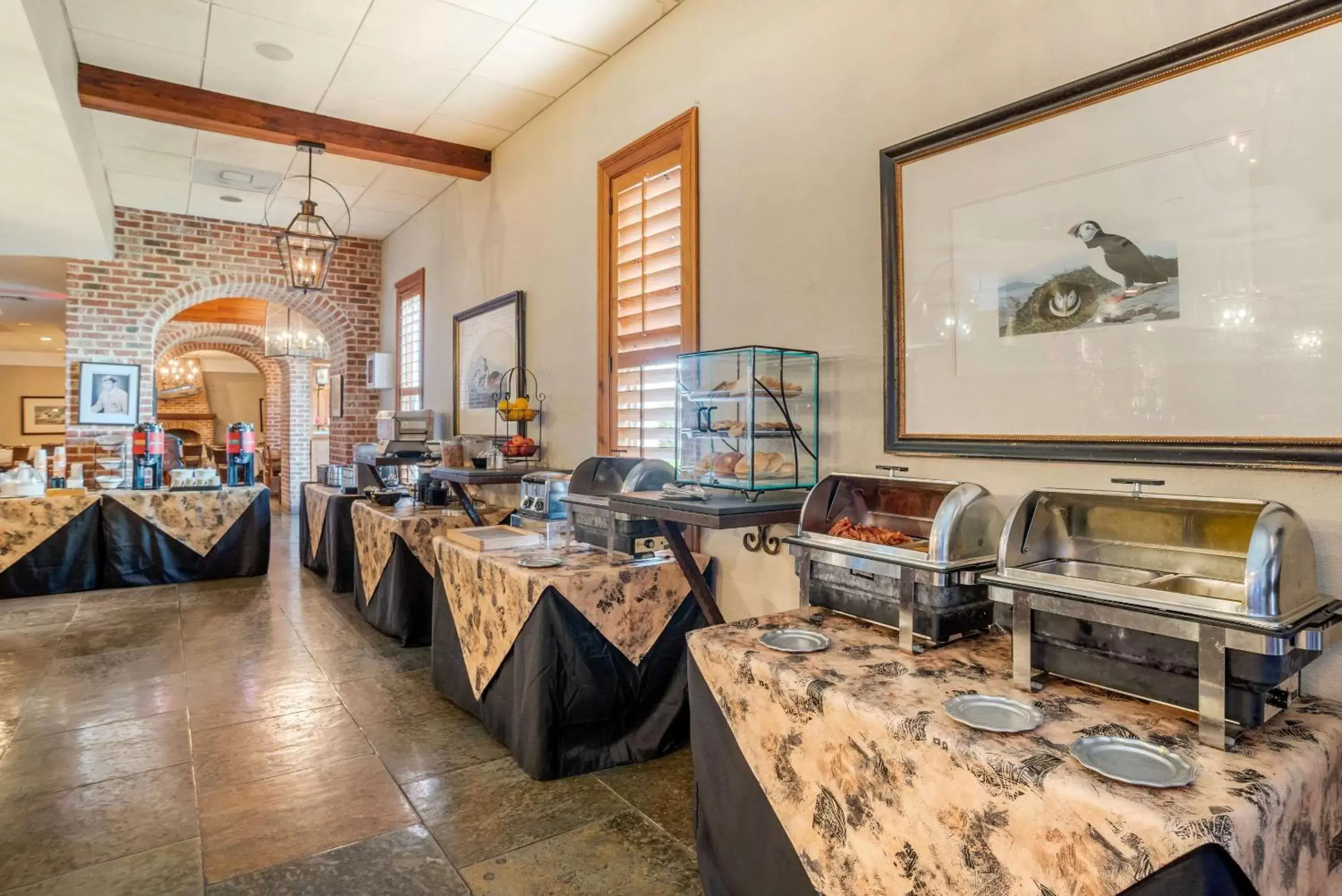 Restaurant/places to eat in Clarion Inn Conference Center Restaurant/places to eat in Clarion Inn Conference Center